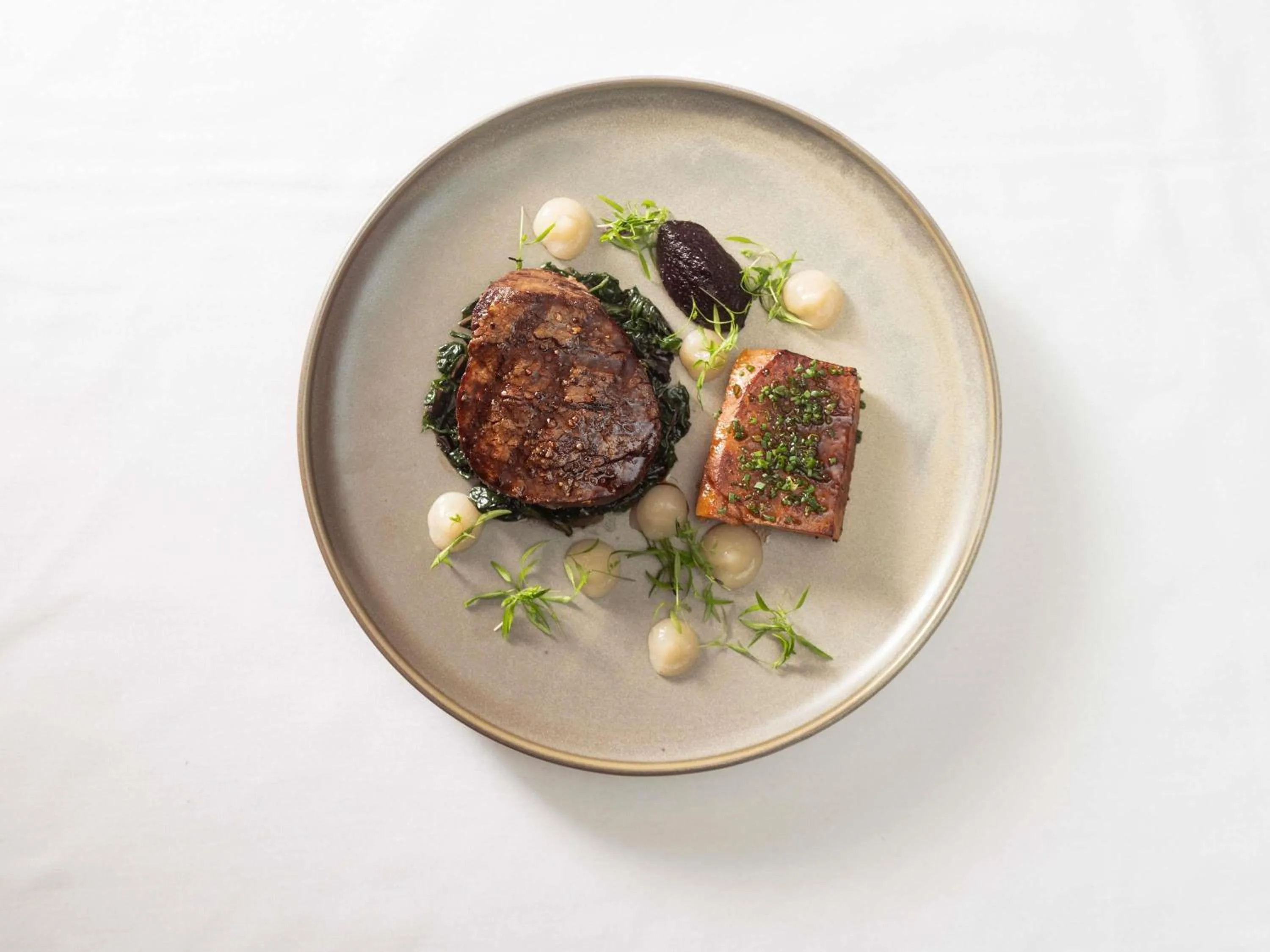 Restaurant/places to eat in Pullman Reef Hotel Casino