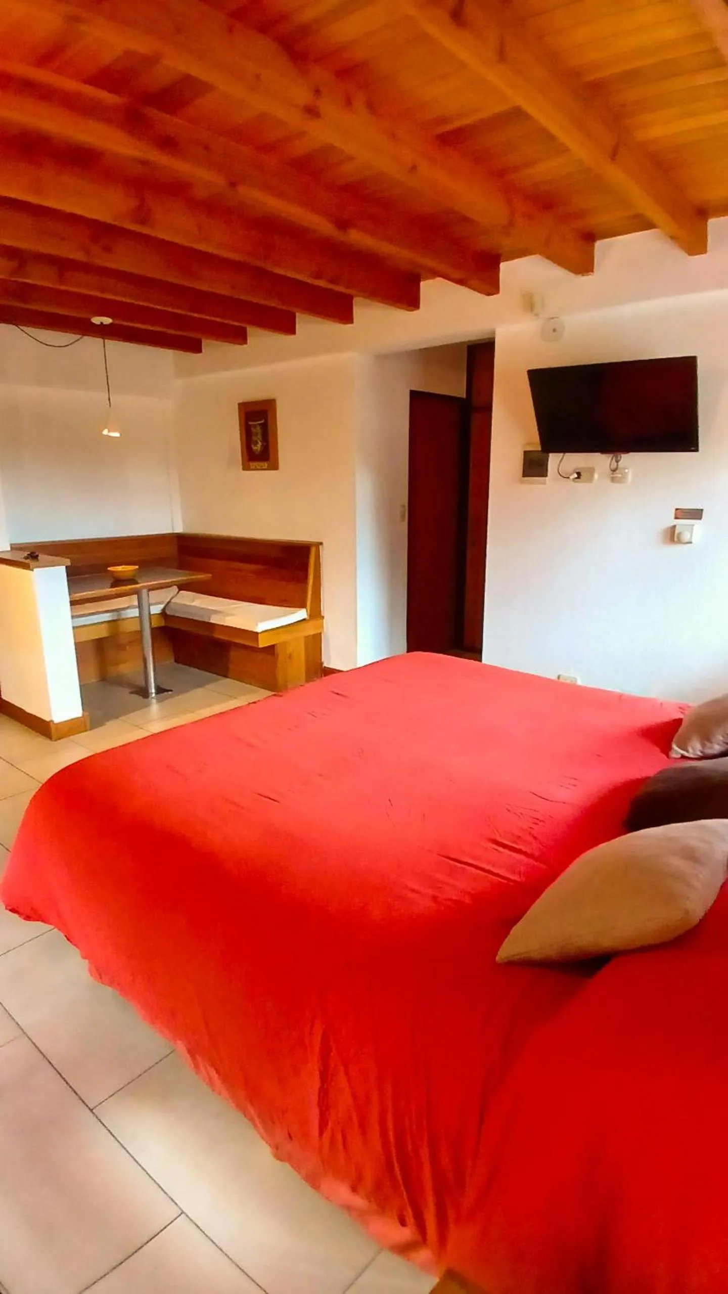 Dining area, Bed in Aires del Beagle Apartment