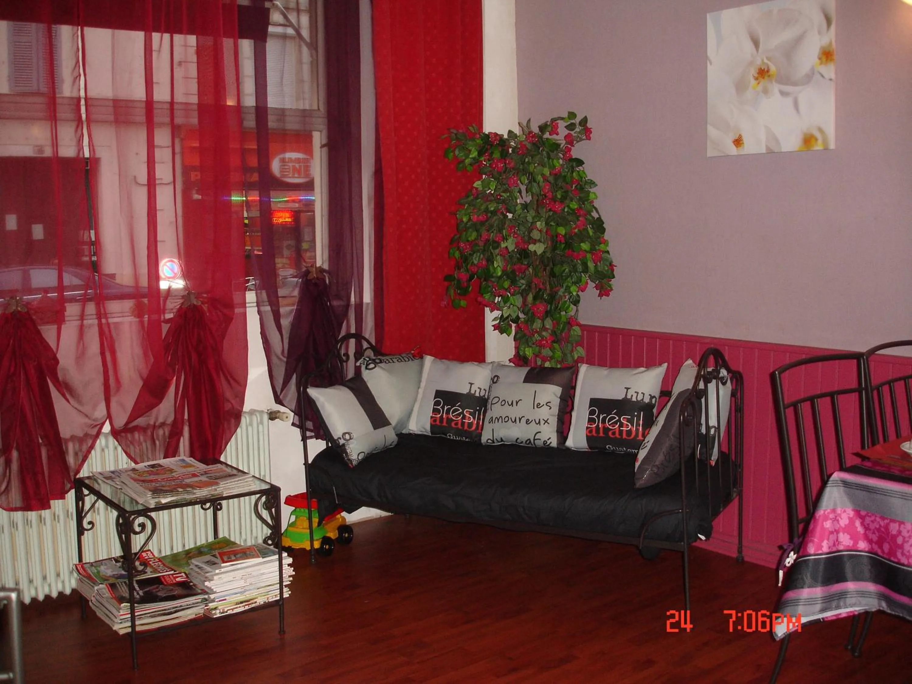 Lounge or bar in Hôtel de La Marmotte