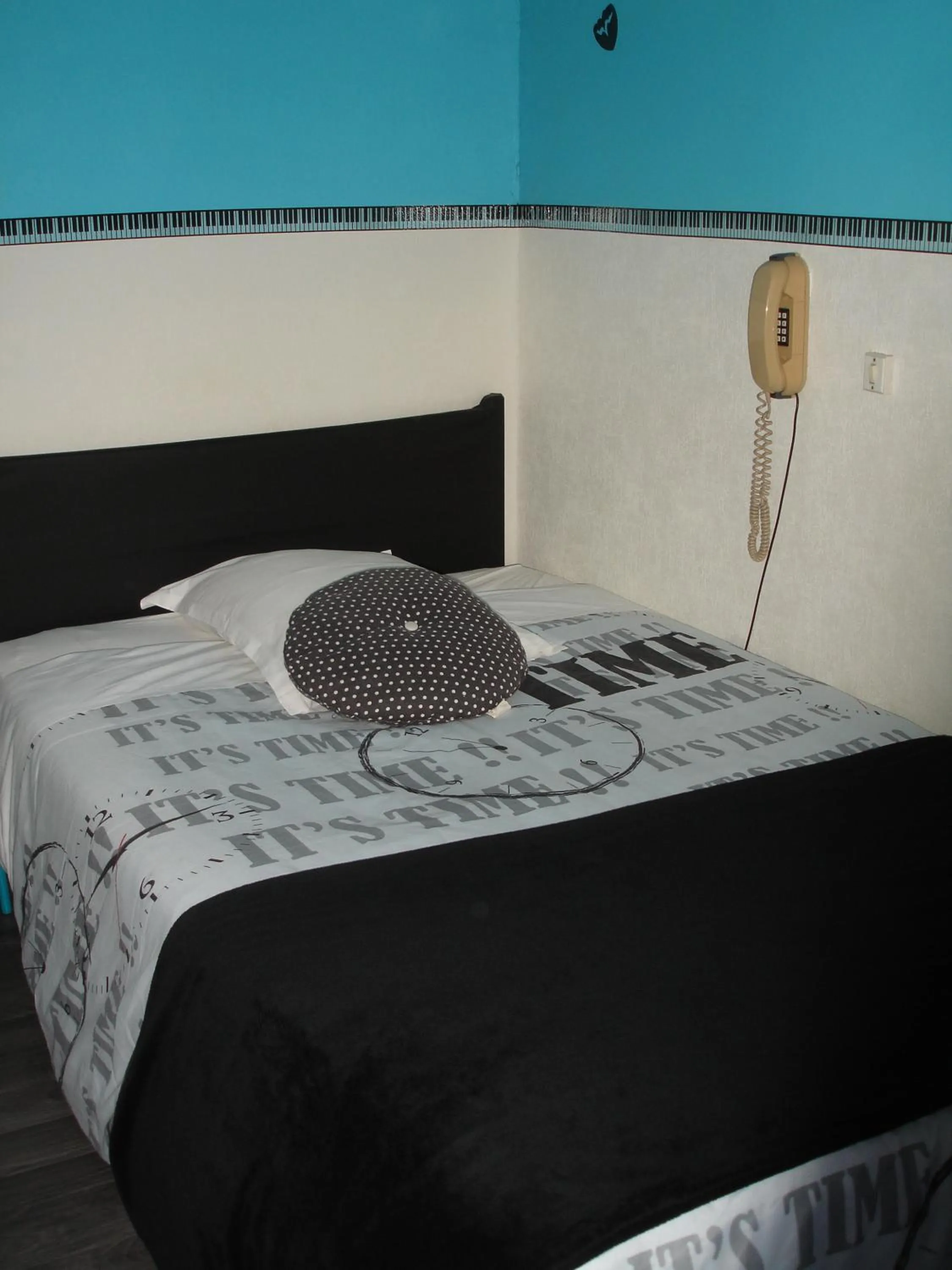 Bedroom, Bed in Hôtel de La Marmotte