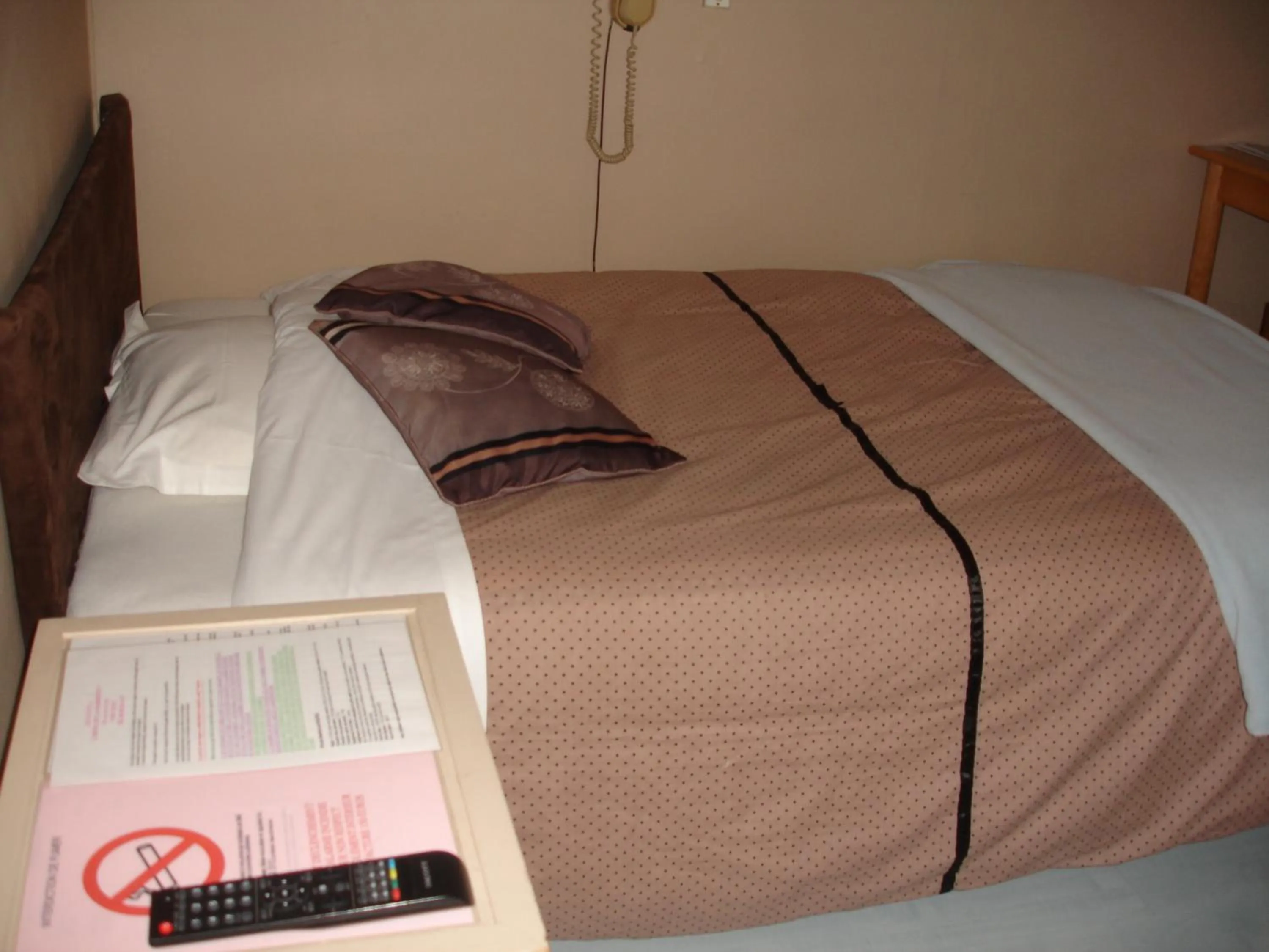 Bedroom, Bed in Hôtel de La Marmotte