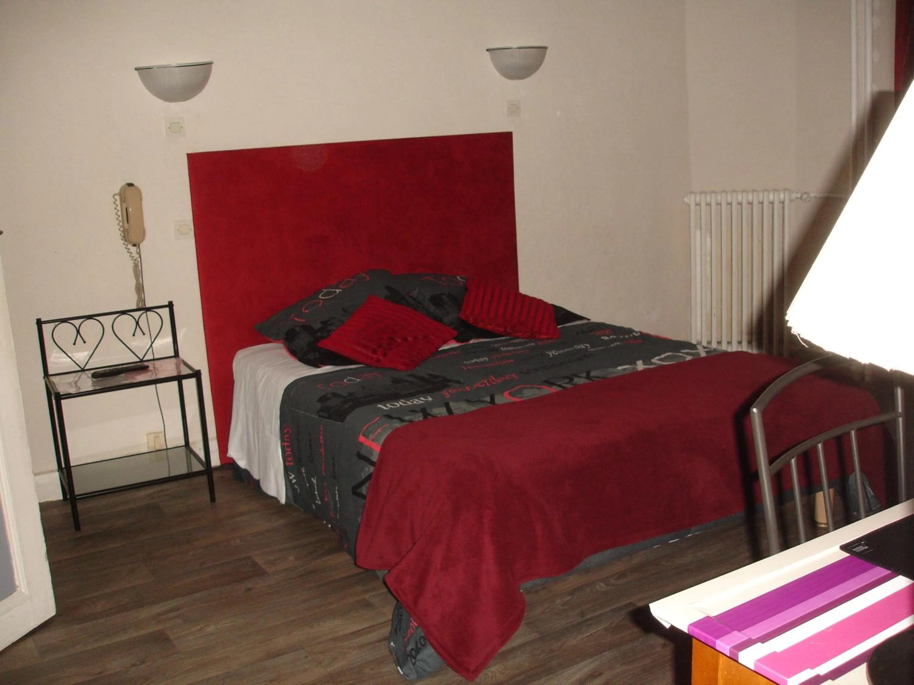 Bedroom, Bed in Hôtel de La Marmotte