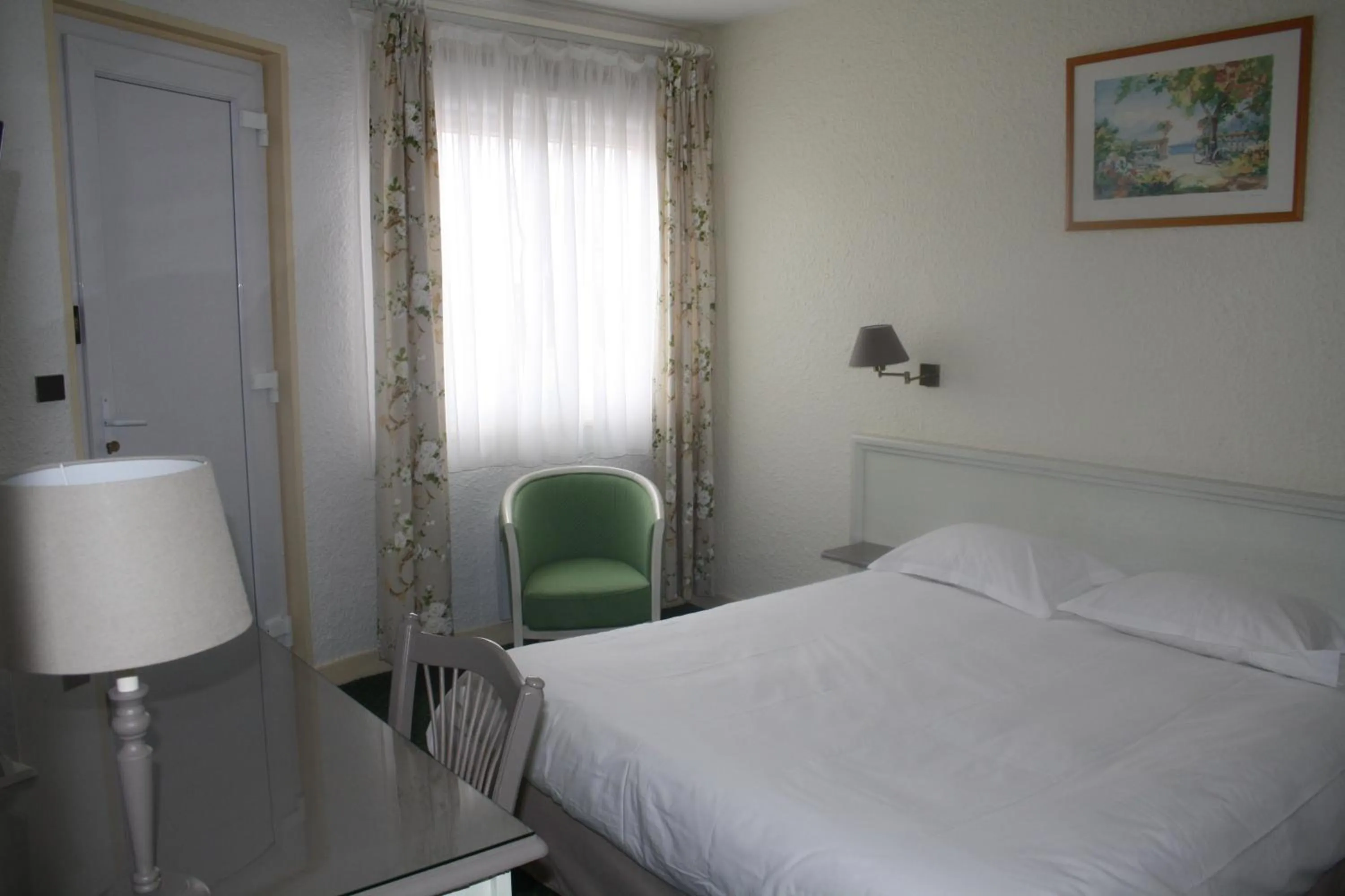 Photo of the whole room, Bed in Le Charollais Motel Contact-Hôtel