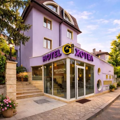 Family Art Hotel Gallery