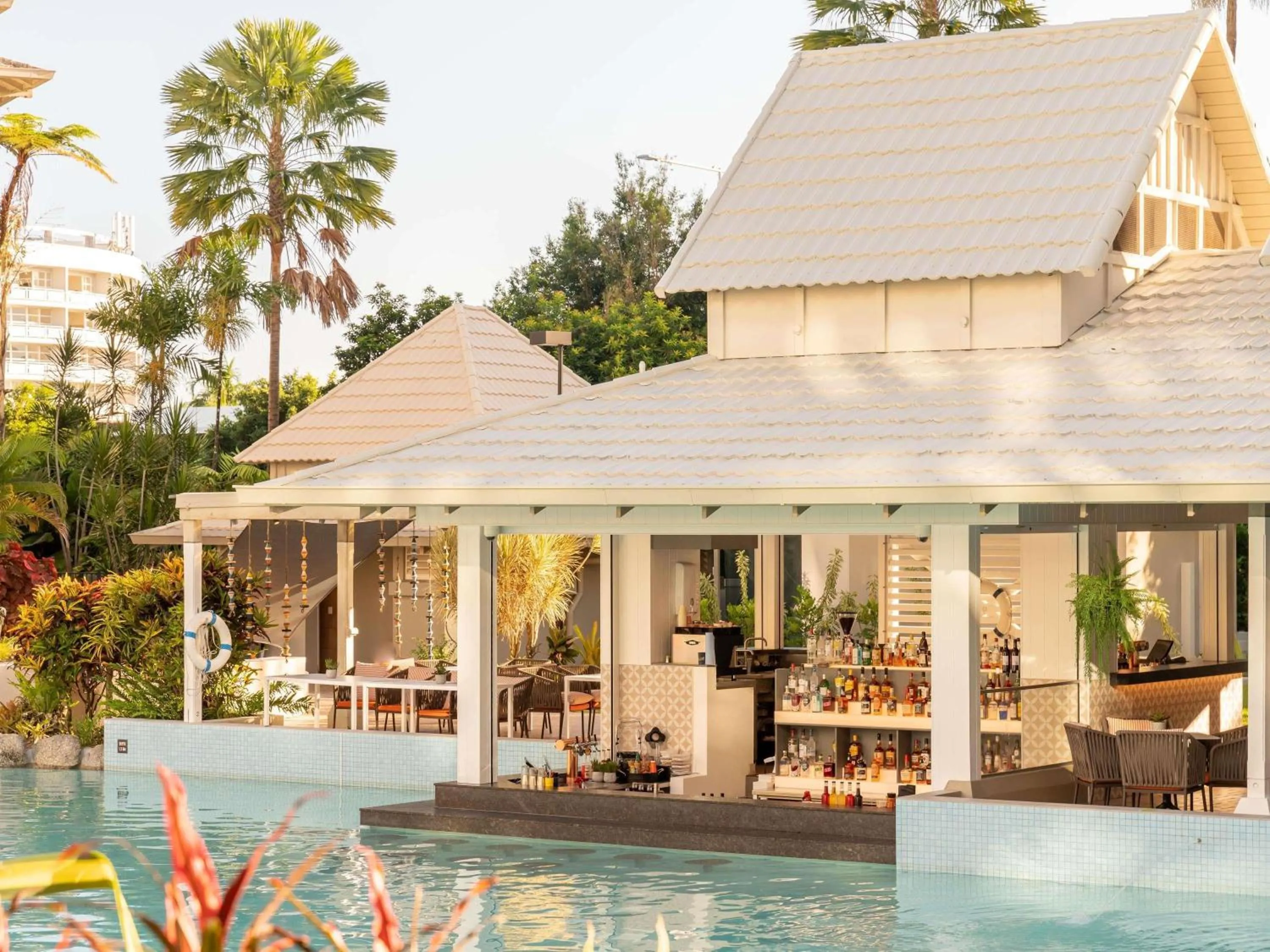 Lounge or bar in Novotel Cairns Oasis Resort