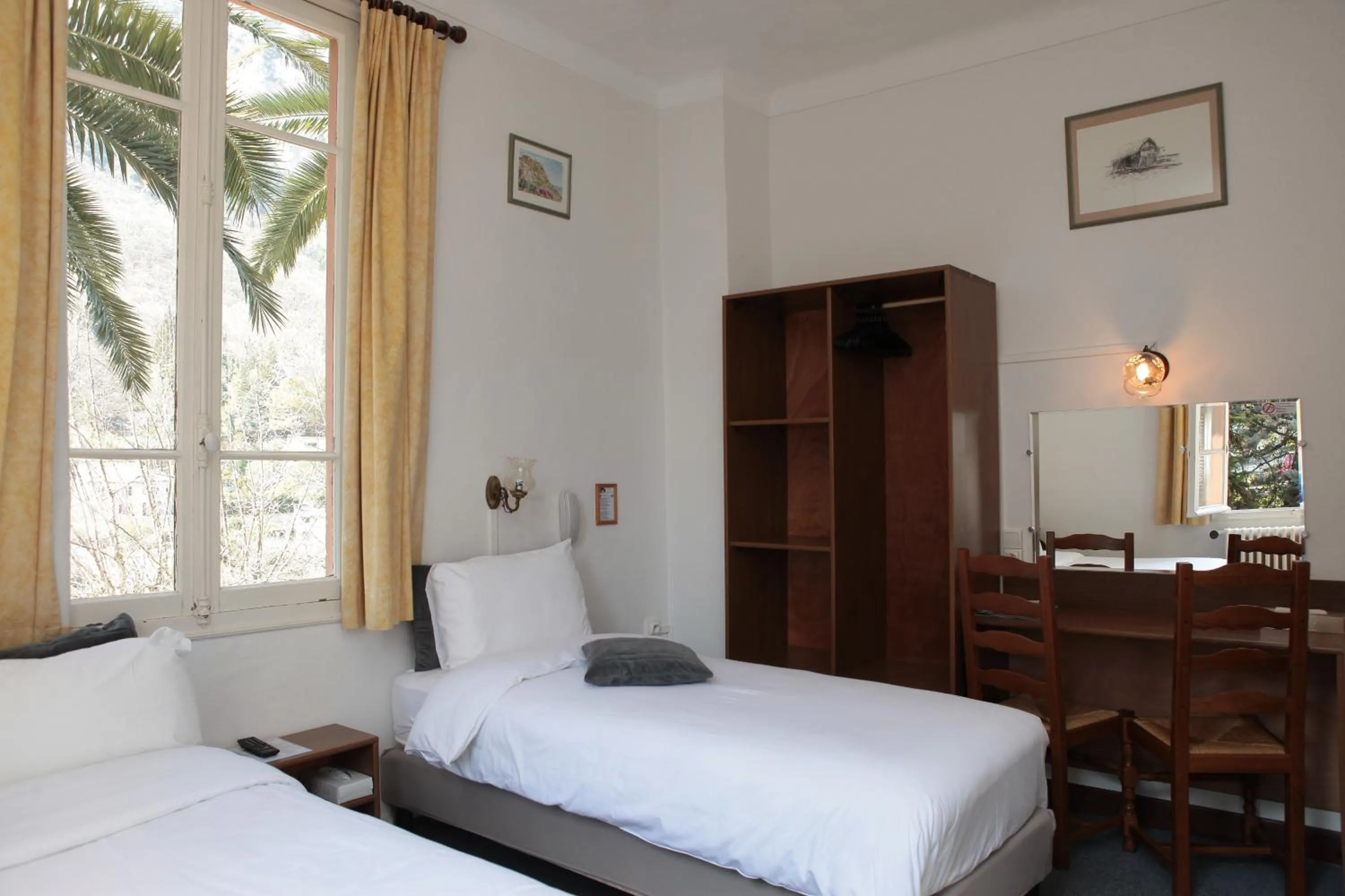 Bed in Auberge Les Gorges du Loup