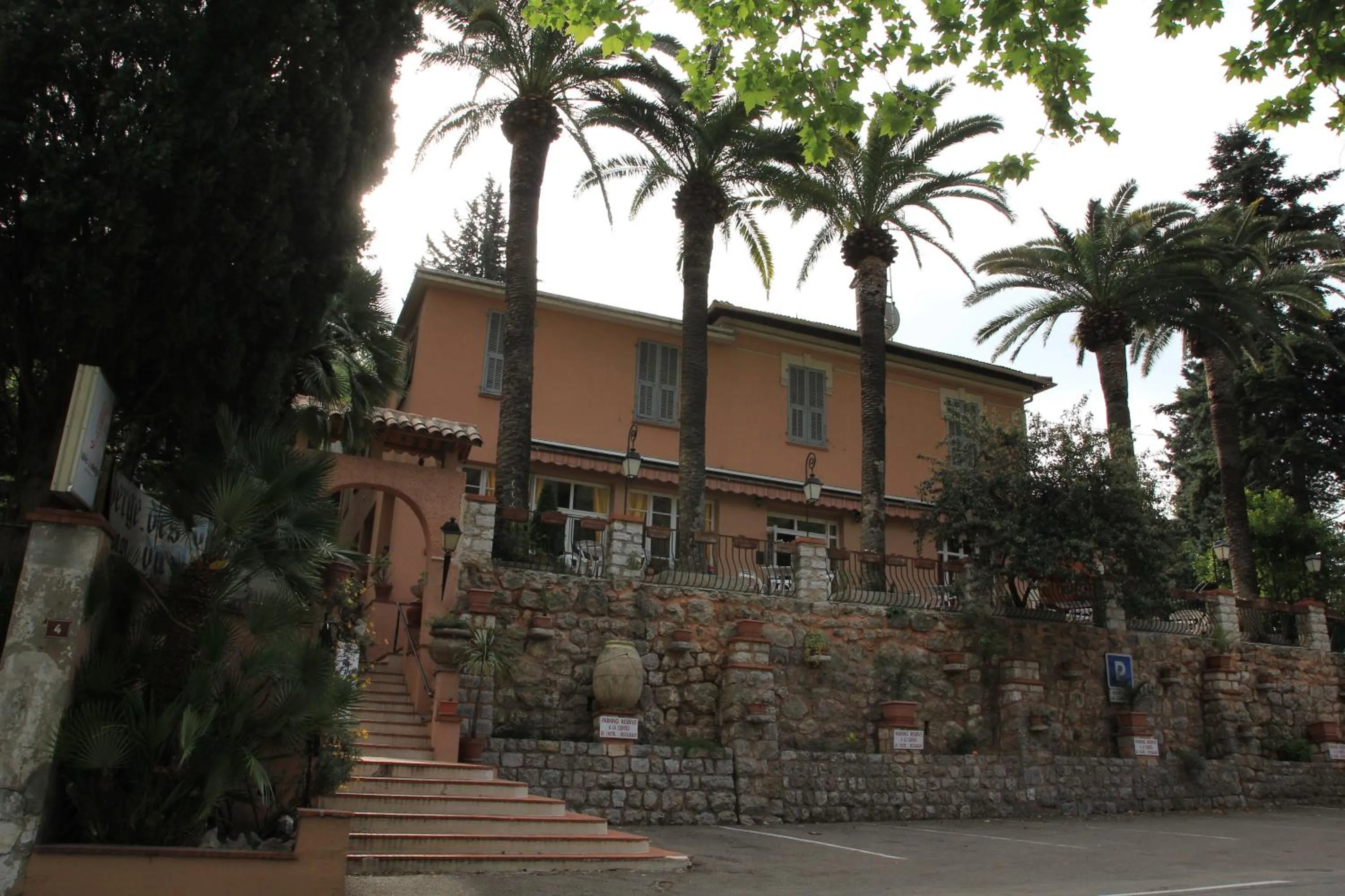 Facade/entrance in Auberge Les Gorges du Loup