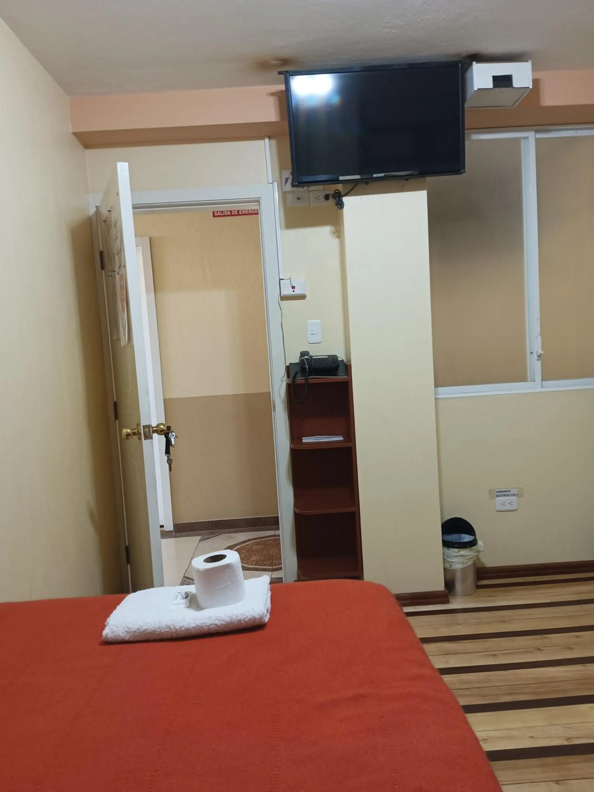 TV and multimedia, Bed in Hostal Puertas Del Sol