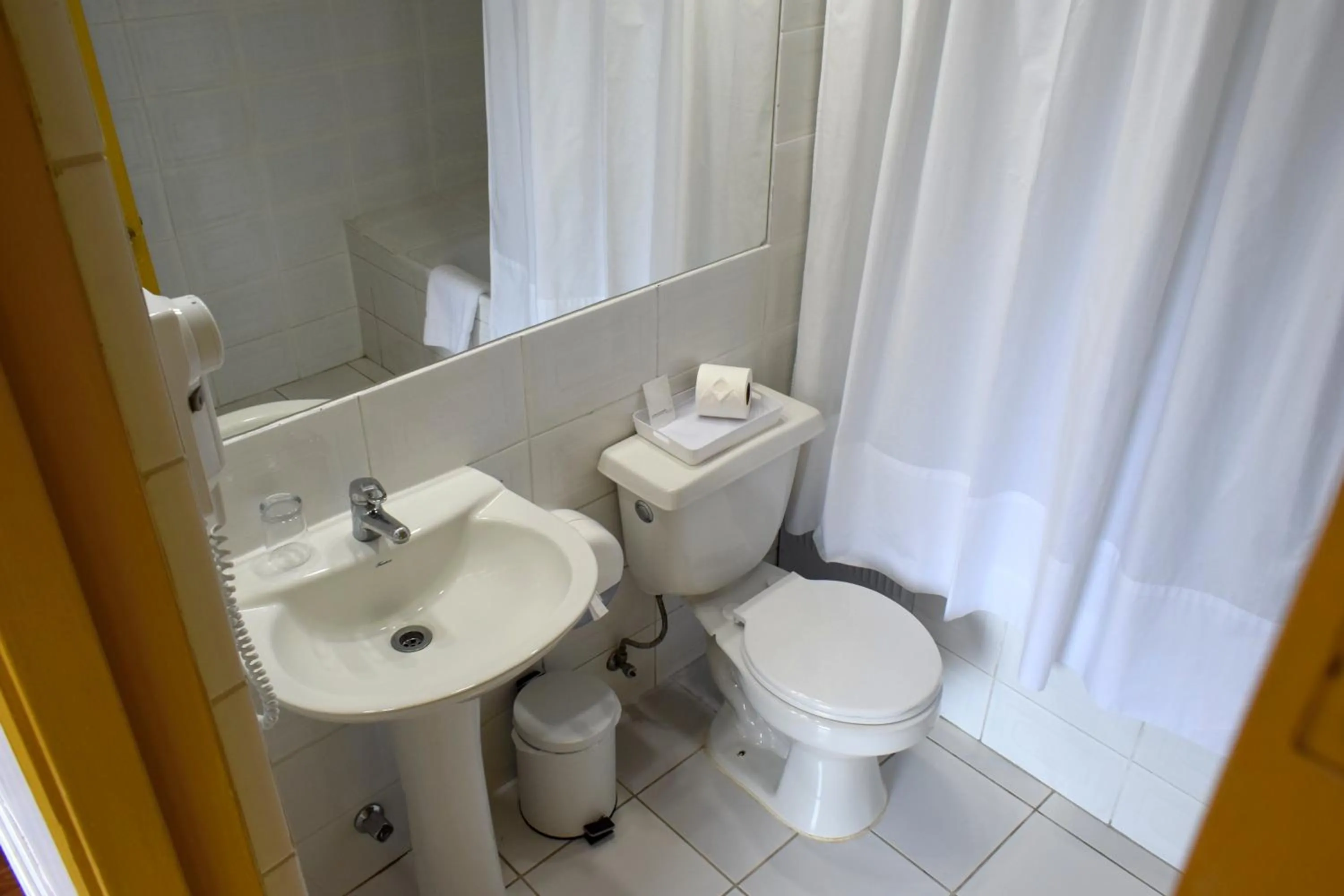 Shower in Gran Hotel Vicente Costanera