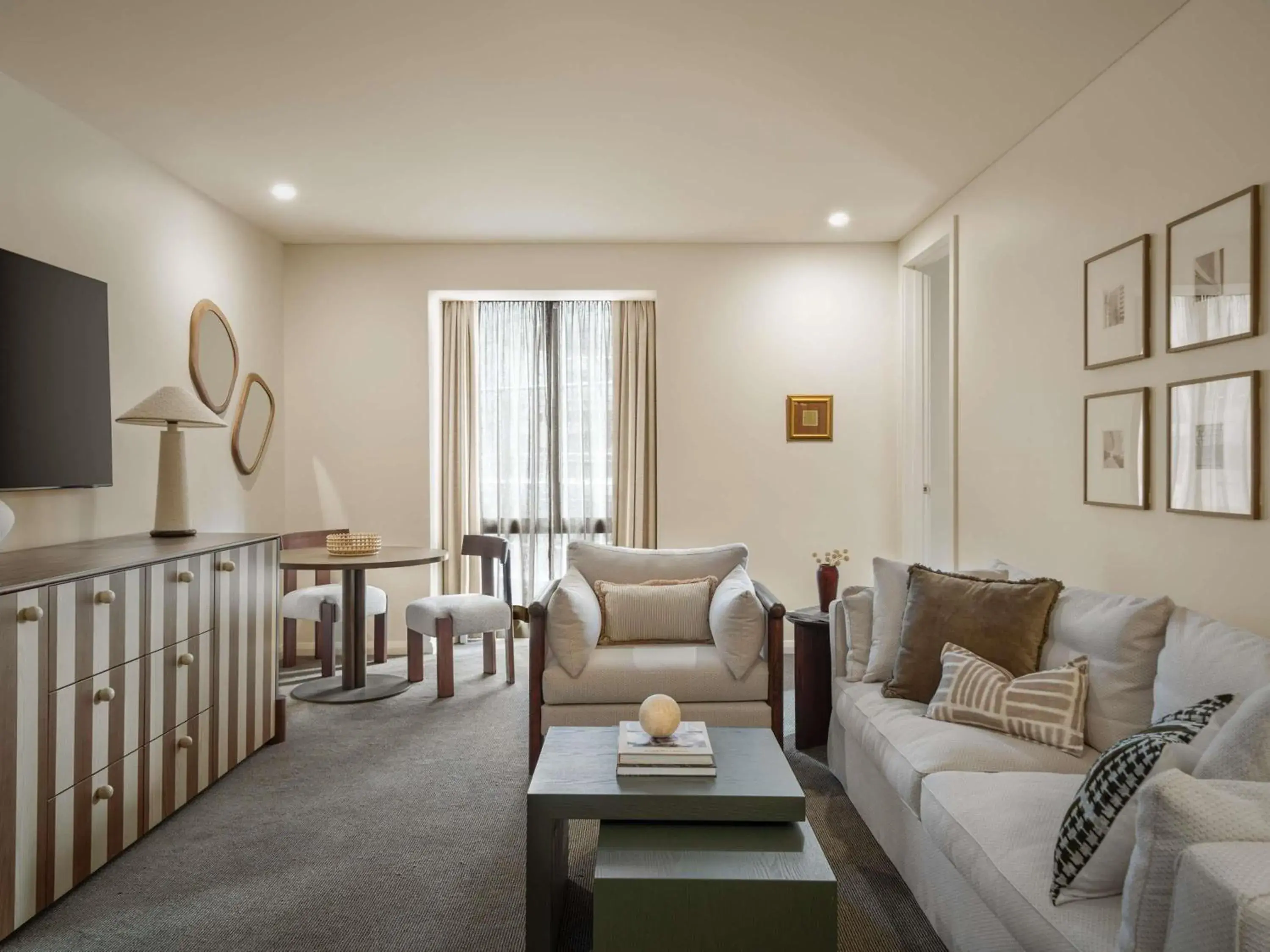 PRESTIGE SUITE, Club Sofitel Access, 1 King Size Bed, Separate Living Room in Sofitel Sydney Wentworth PRESTIGE SUITE, Club Sofitel Access, 1 King Size Bed, Separate Living Room in Sofitel Sydney Wentworth