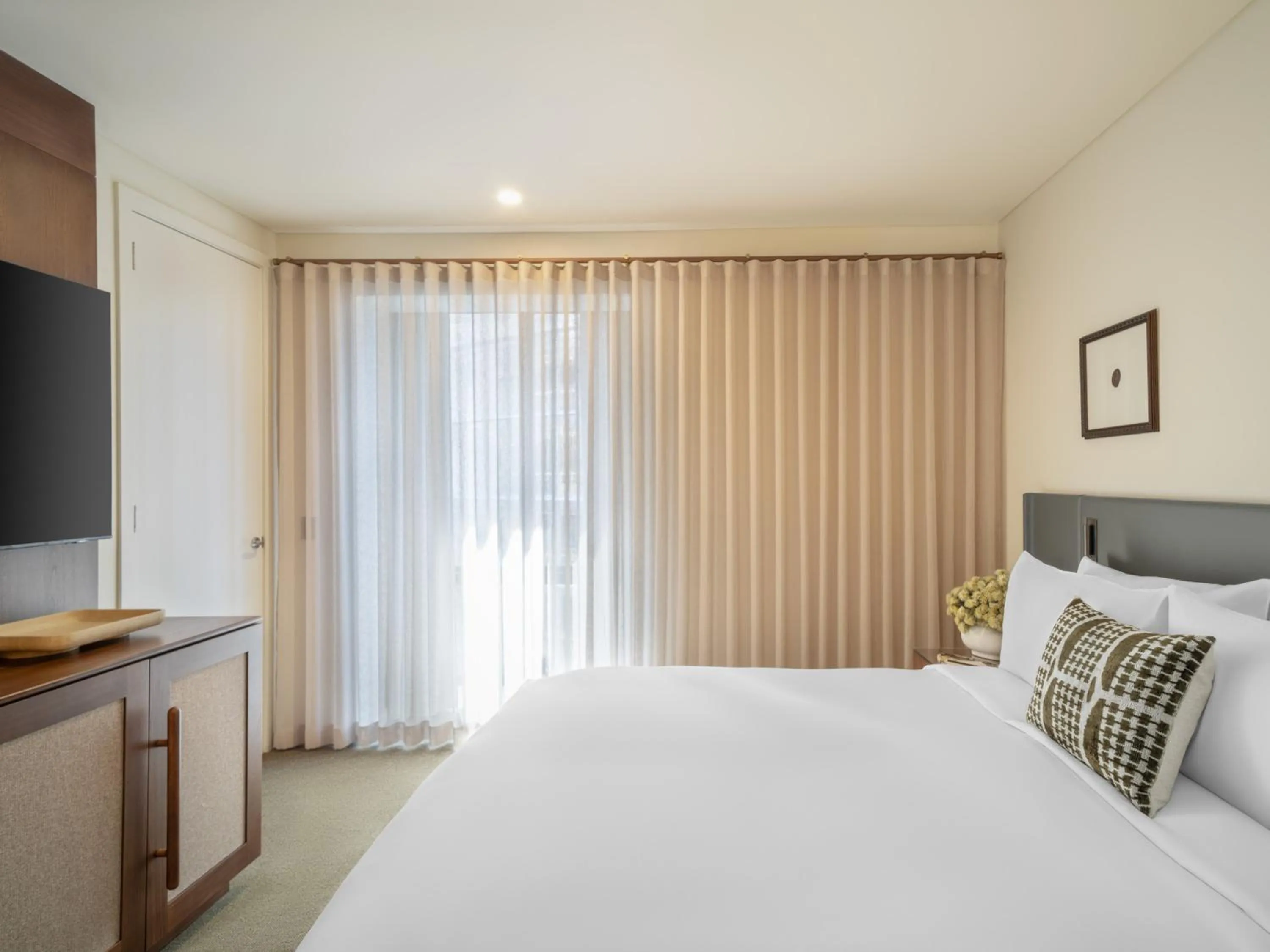 Bedroom, Bed in Sofitel Sydney Wentworth