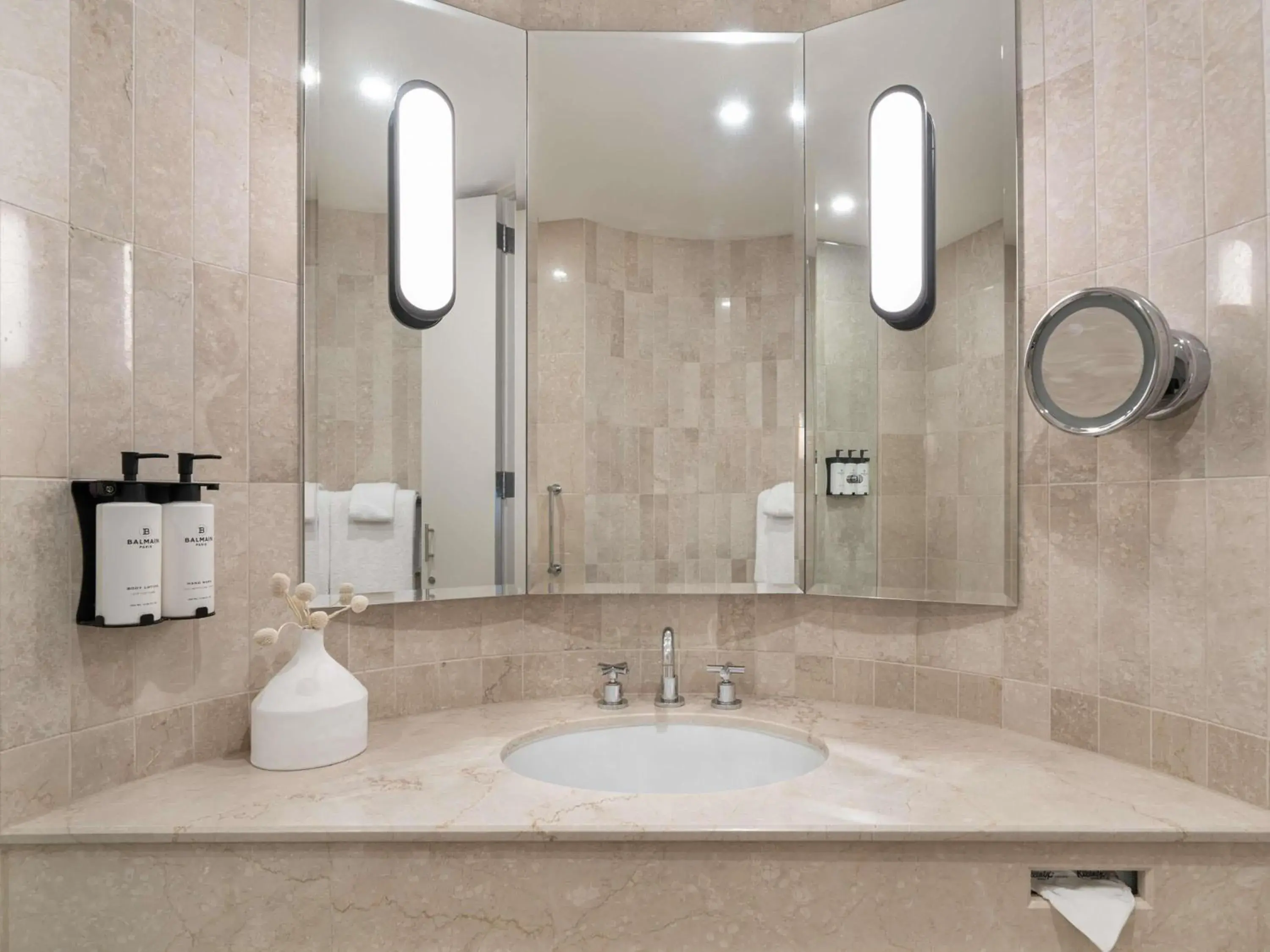 Bedroom in Sofitel Sydney Wentworth Bedroom in Sofitel Sydney Wentworth