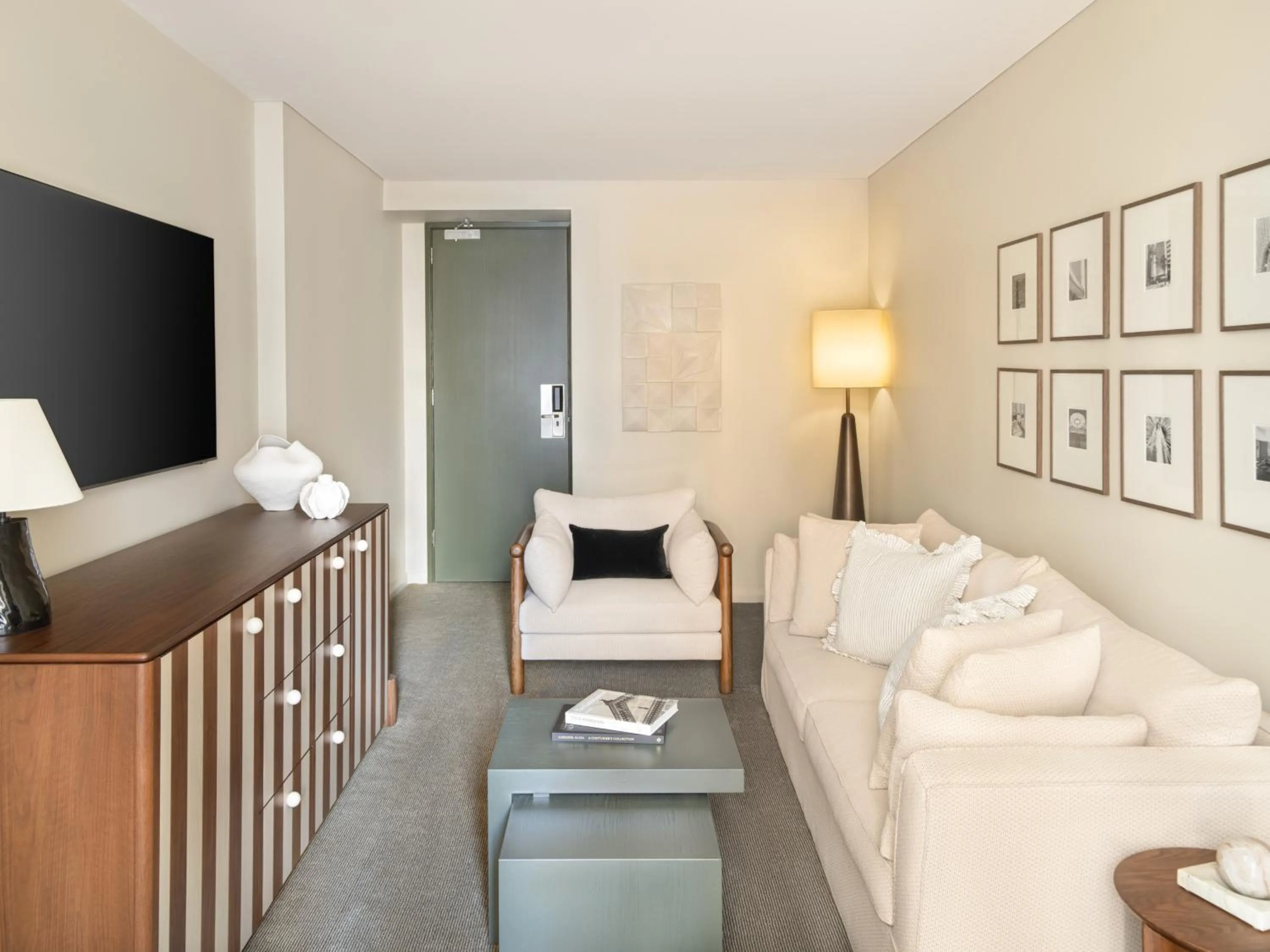 Living room, Bed in Sofitel Sydney Wentworth