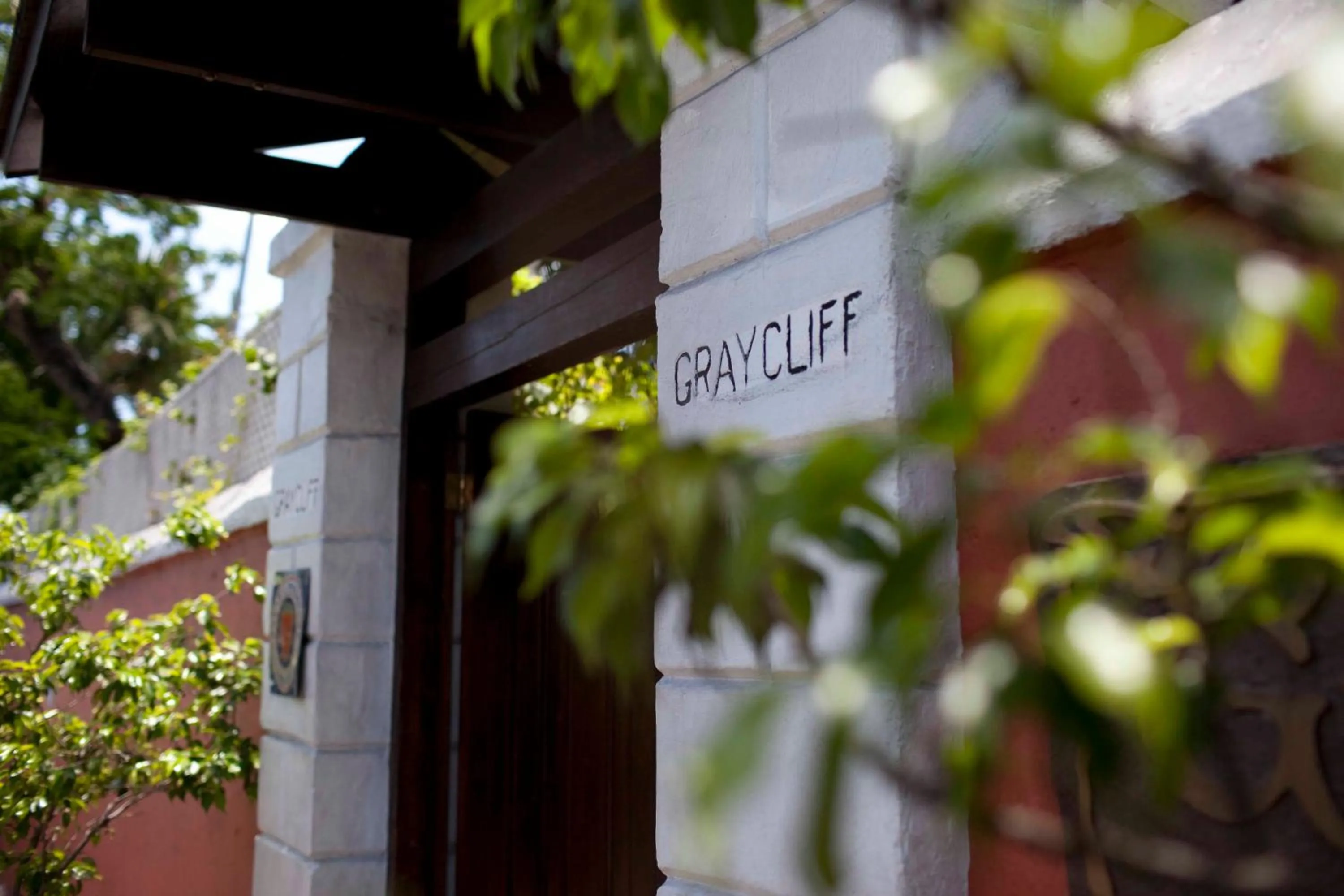 Facade/entrance in Graycliff Hotel