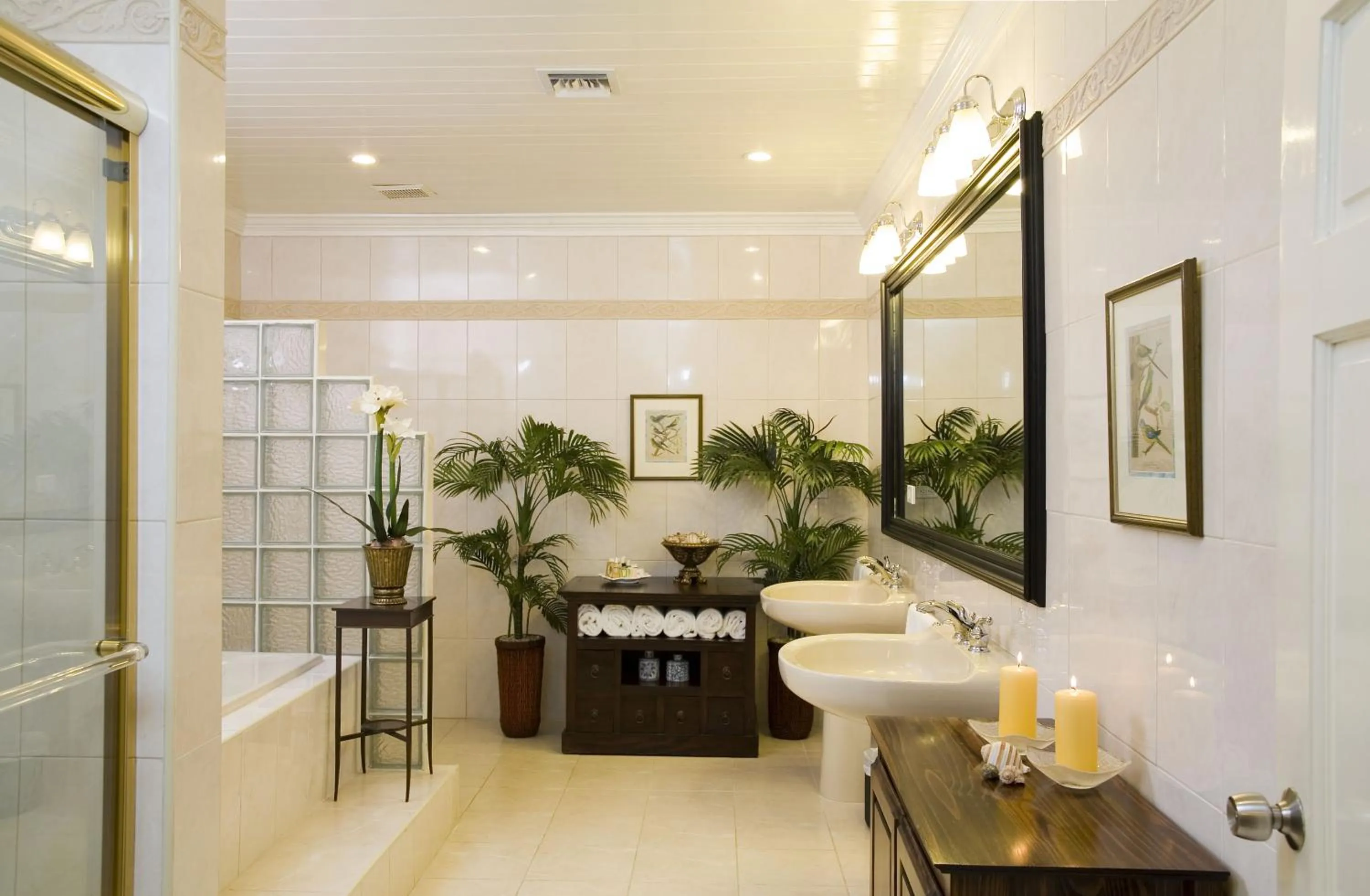 Shower in Graycliff Hotel