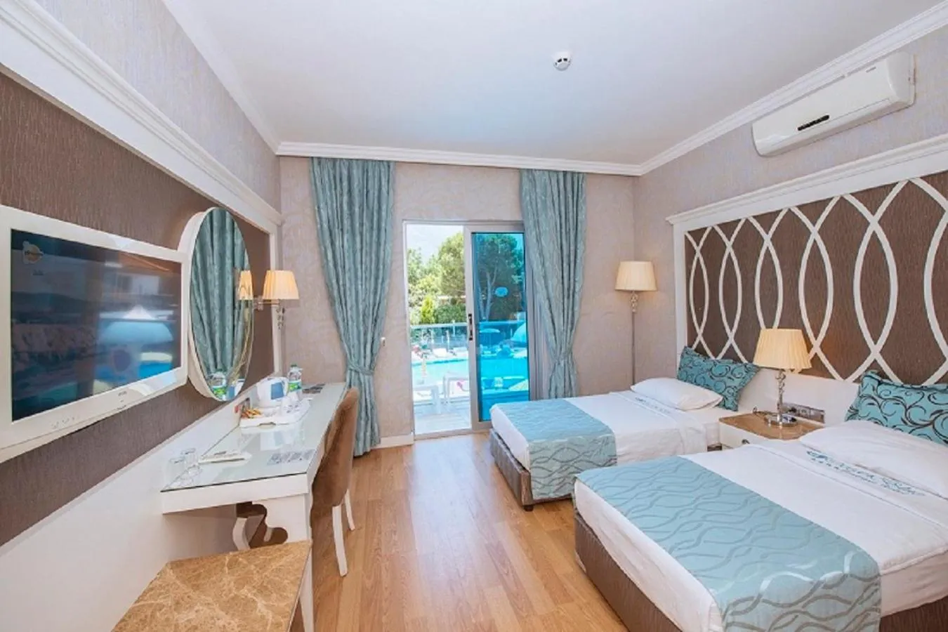 TV and multimedia, Bed in Ocean Blue High Class Hotel & SPA