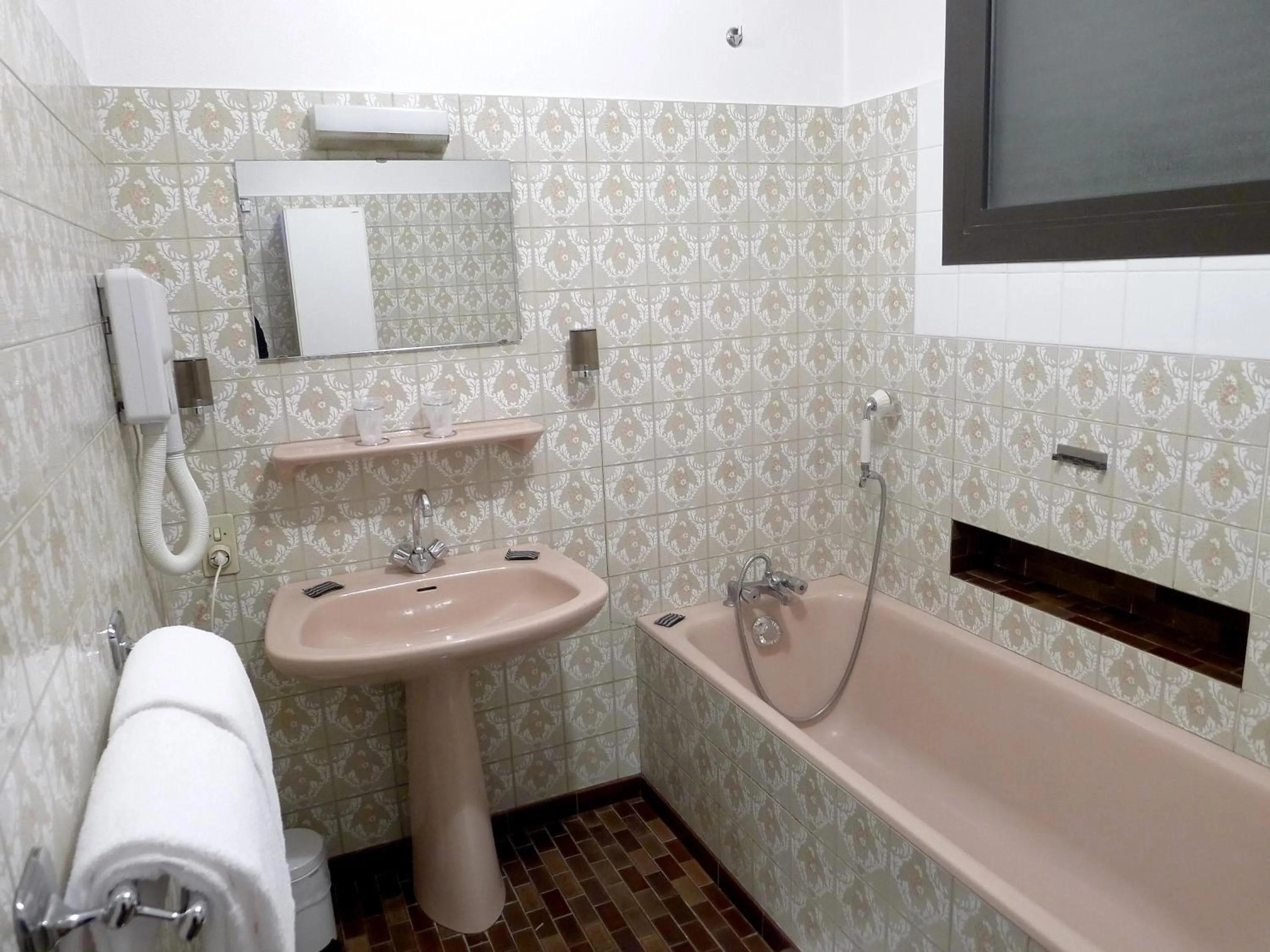 Bathroom in Hôtel du Sablar
