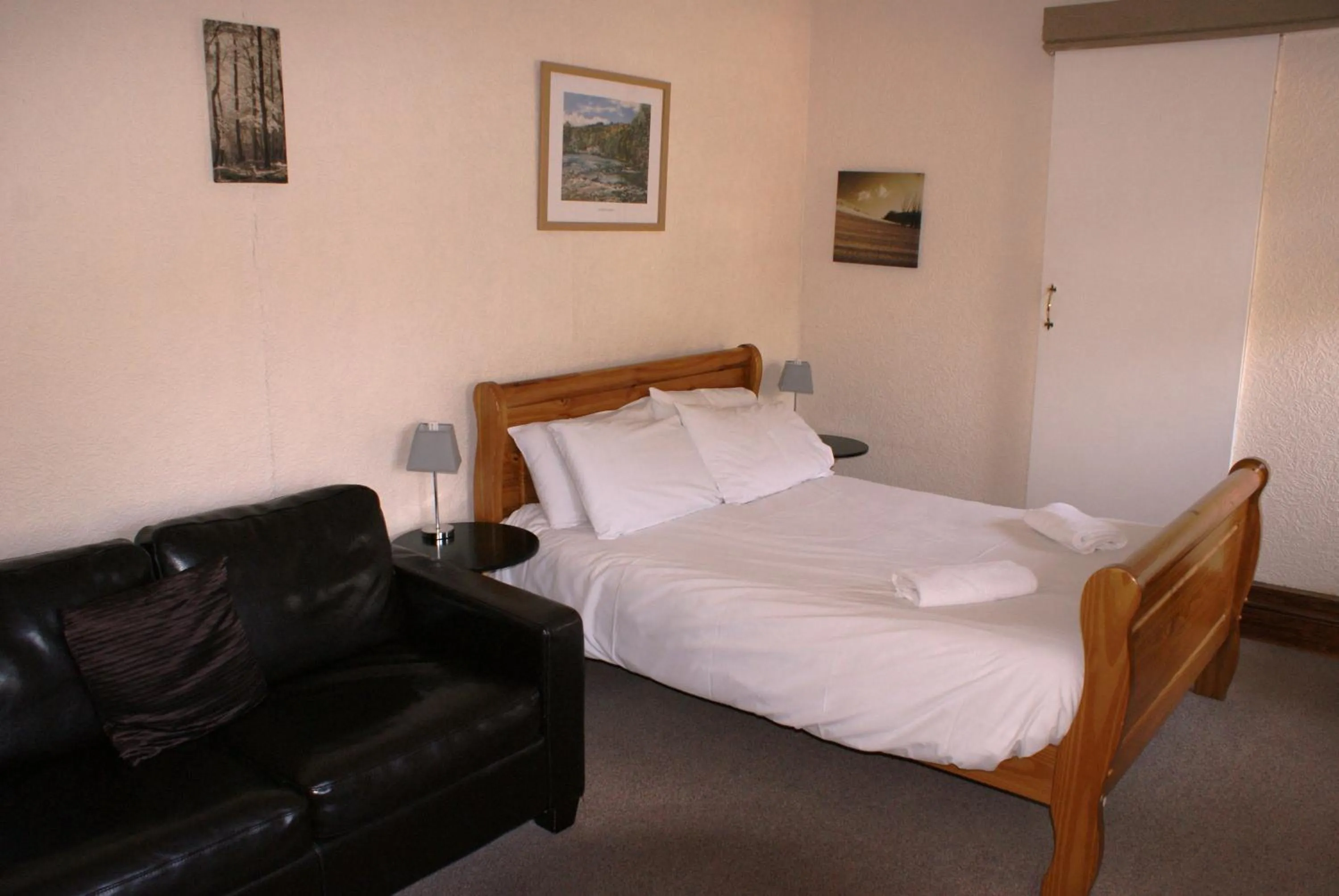 River view, Bed in Royal Lodge