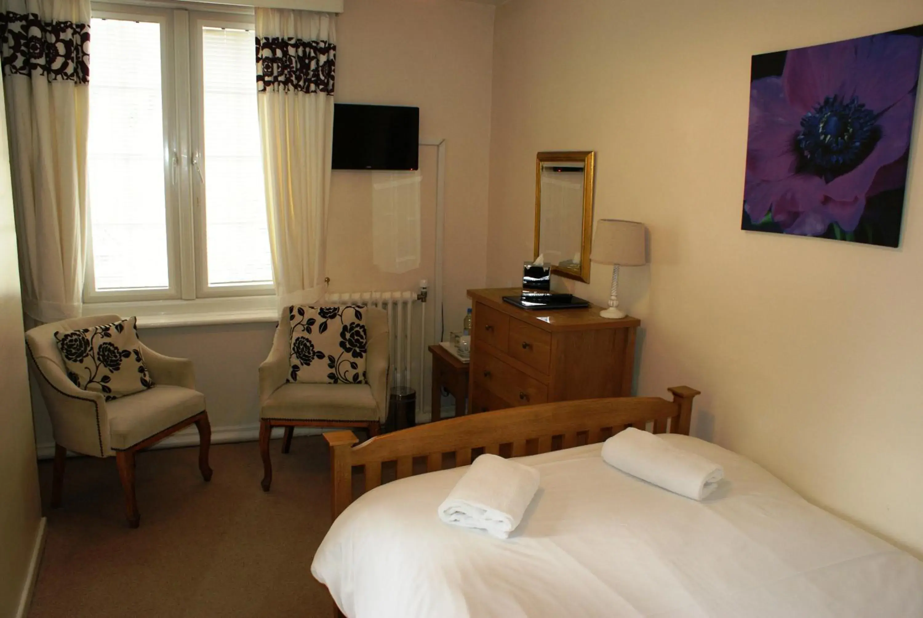 Economy Double Room in Royal Lodge Economy Double Room in Royal Lodge