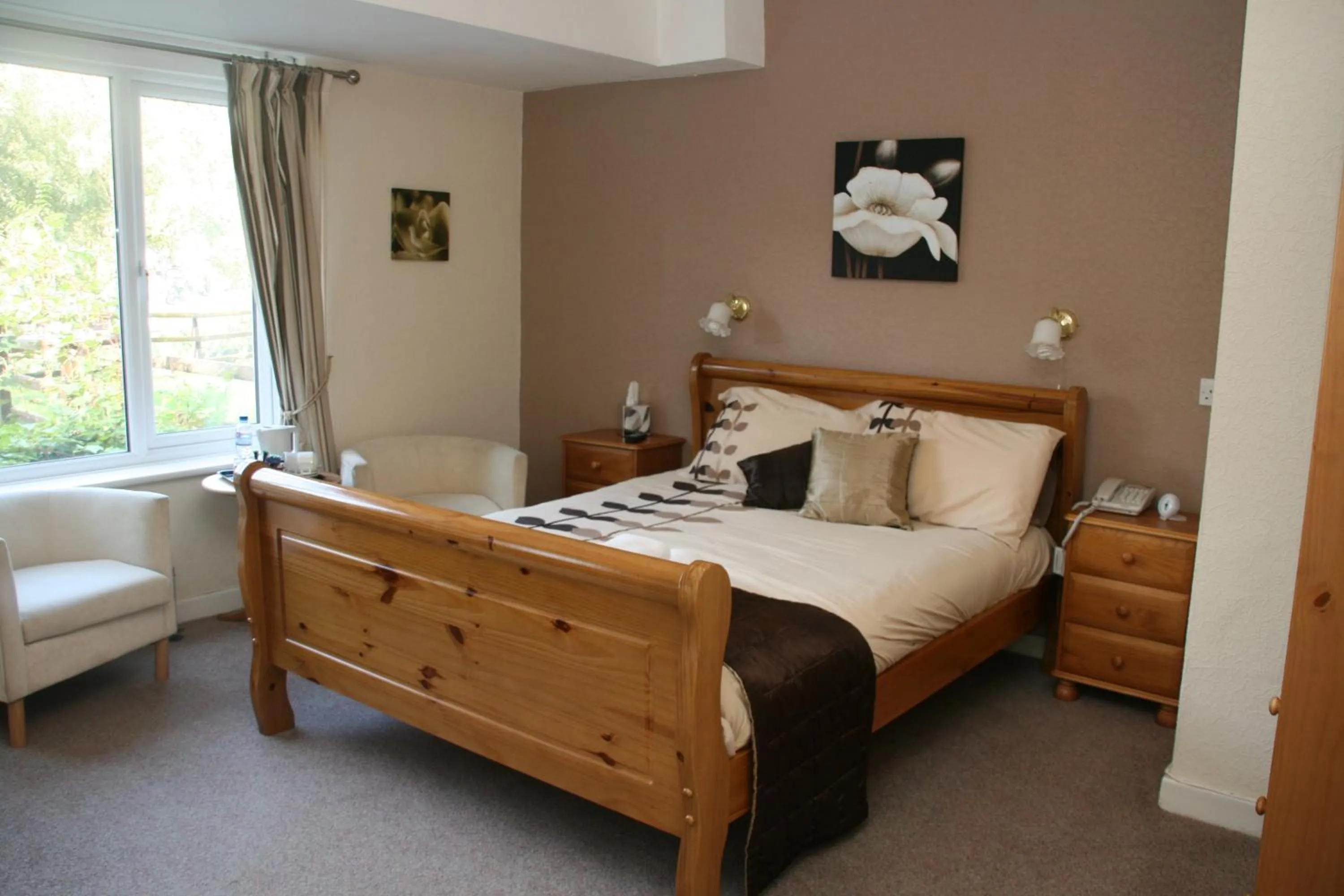 Day, Bed in Royal Lodge