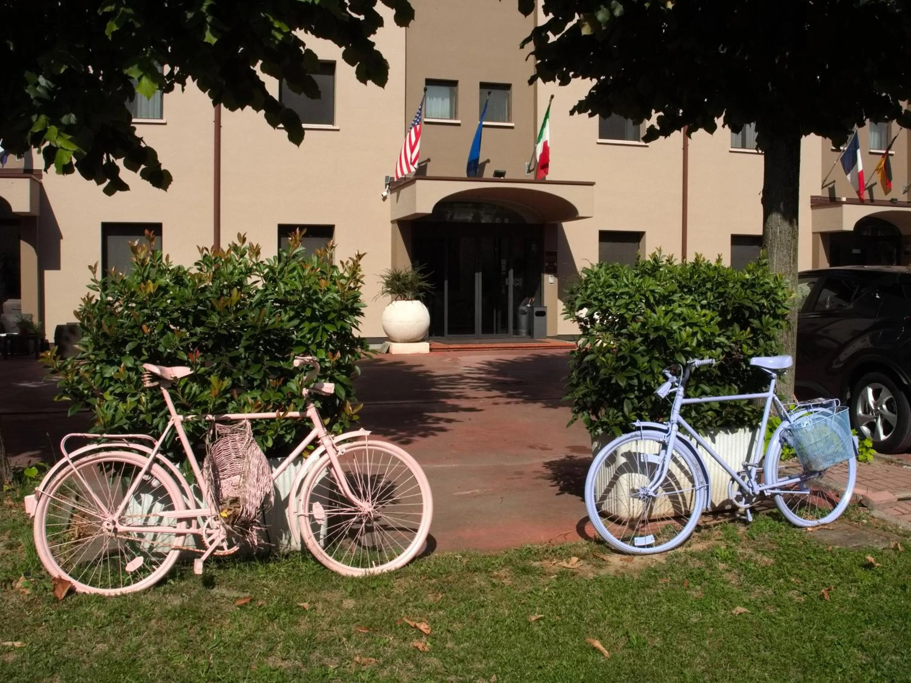 Property building in Hotel Versailles