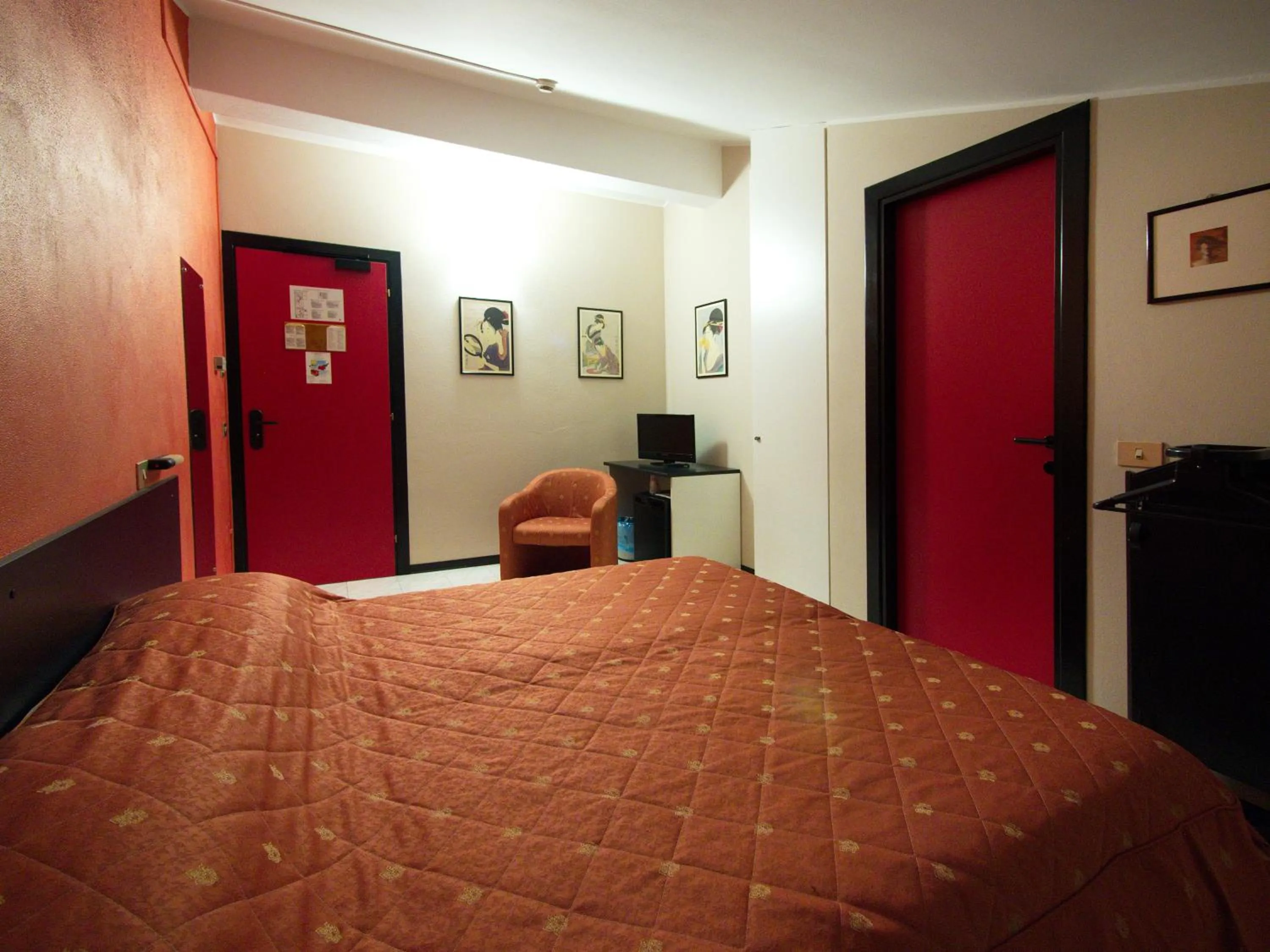 Bedroom, Bed in Hotel Versailles