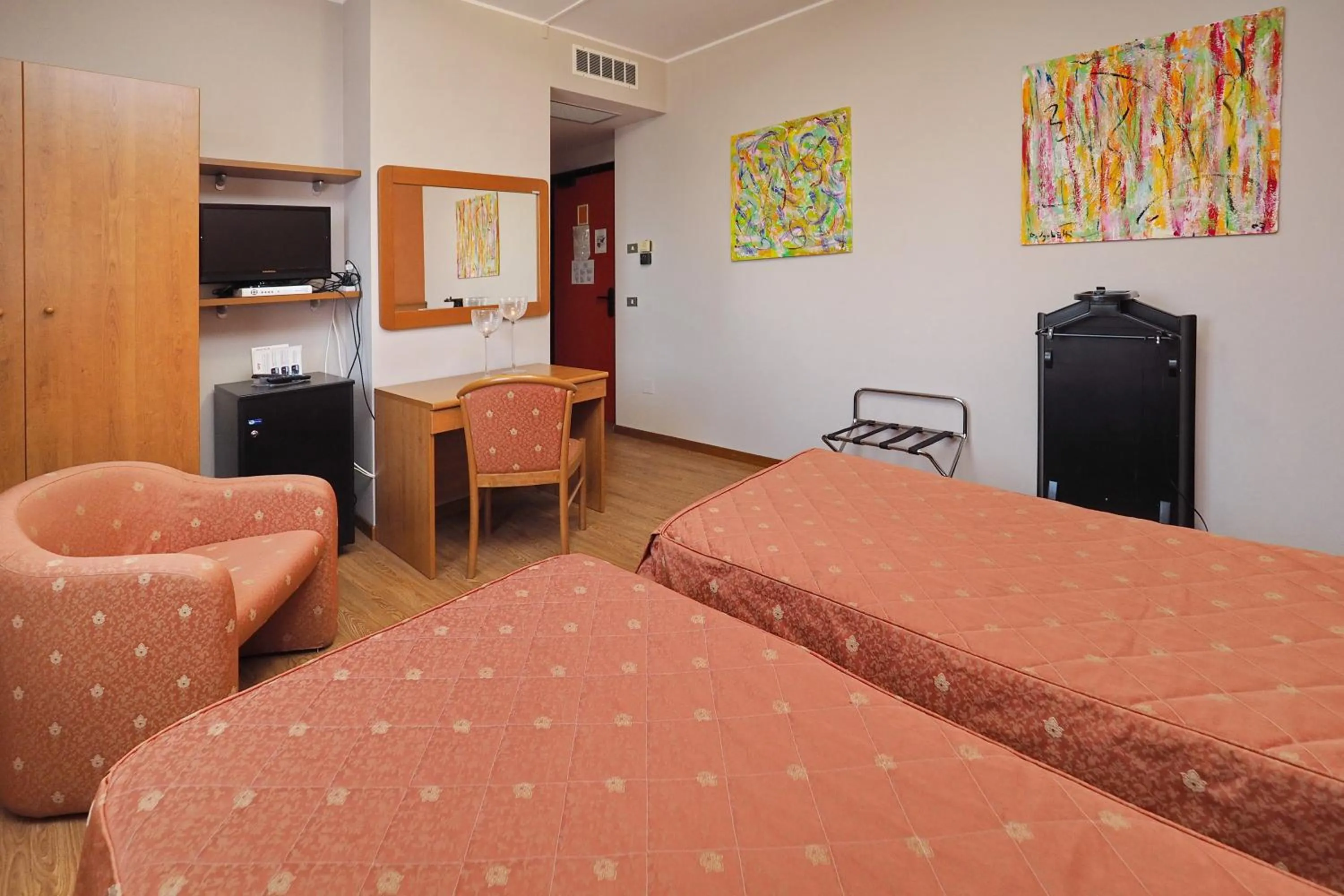 Bedroom, Bed in Hotel Versailles