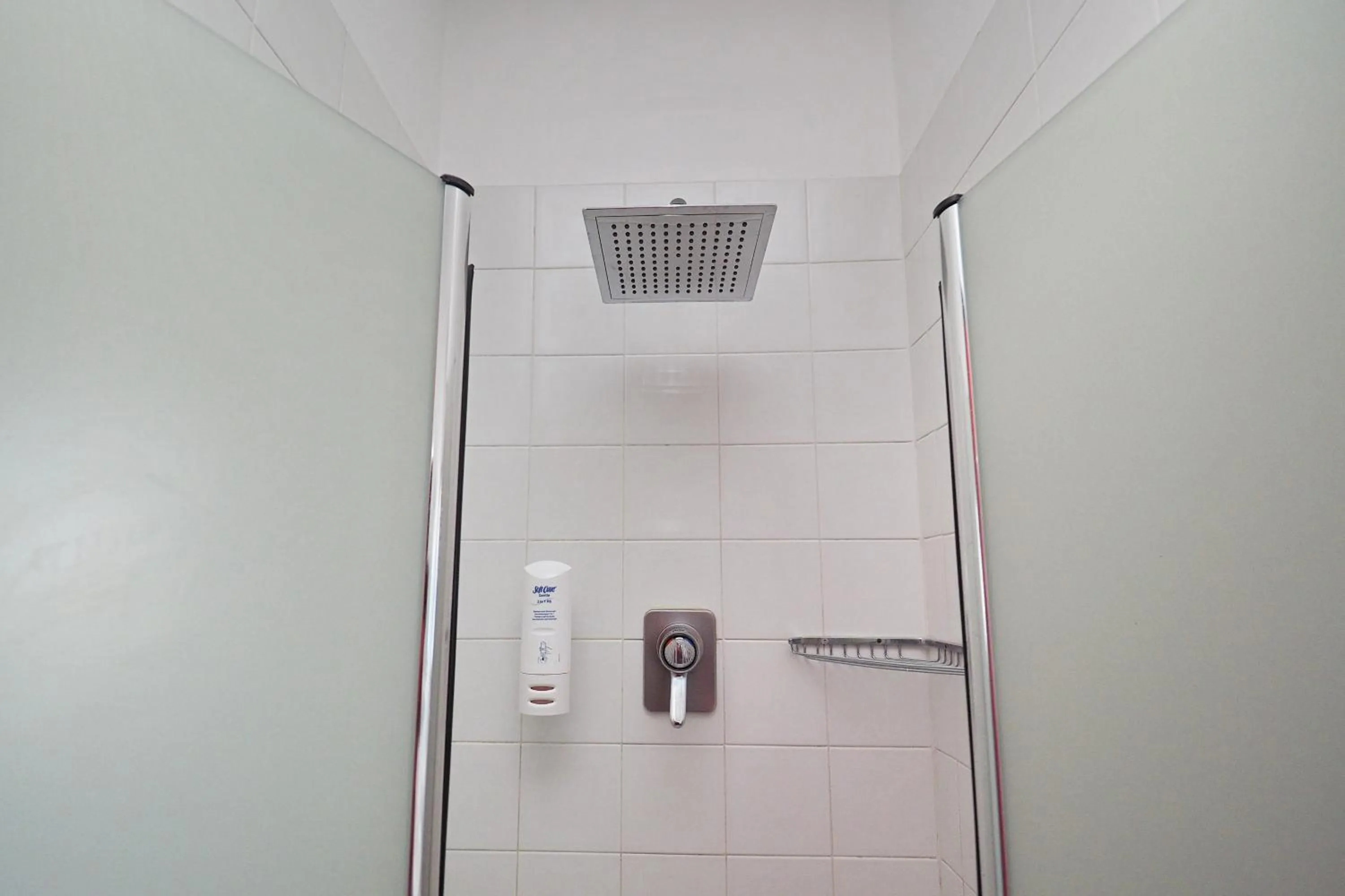 Bathroom in Hotel Versailles