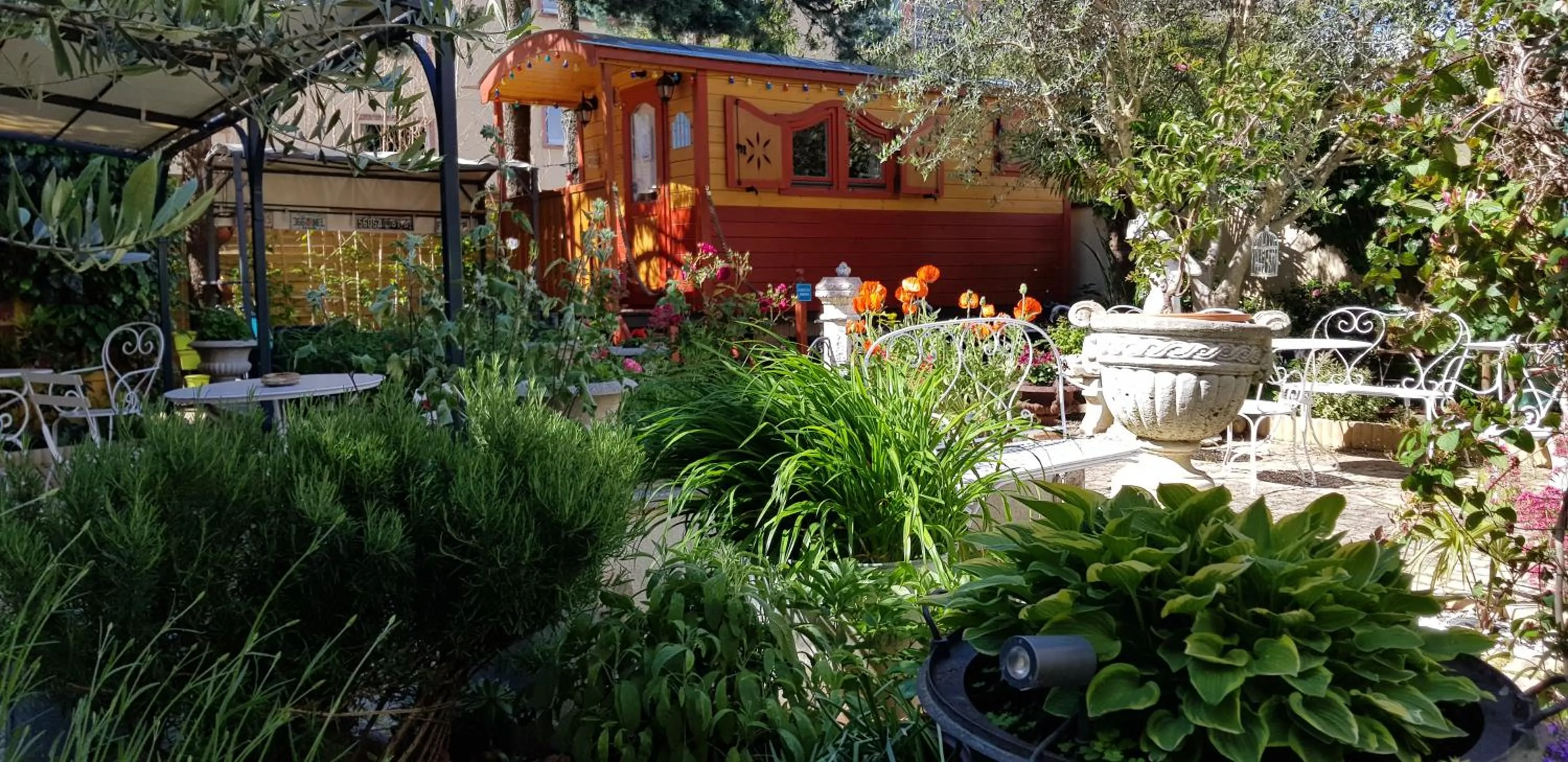 Bedroom in Maison d'Hôtes et Roulotte" Le 6 Bis"