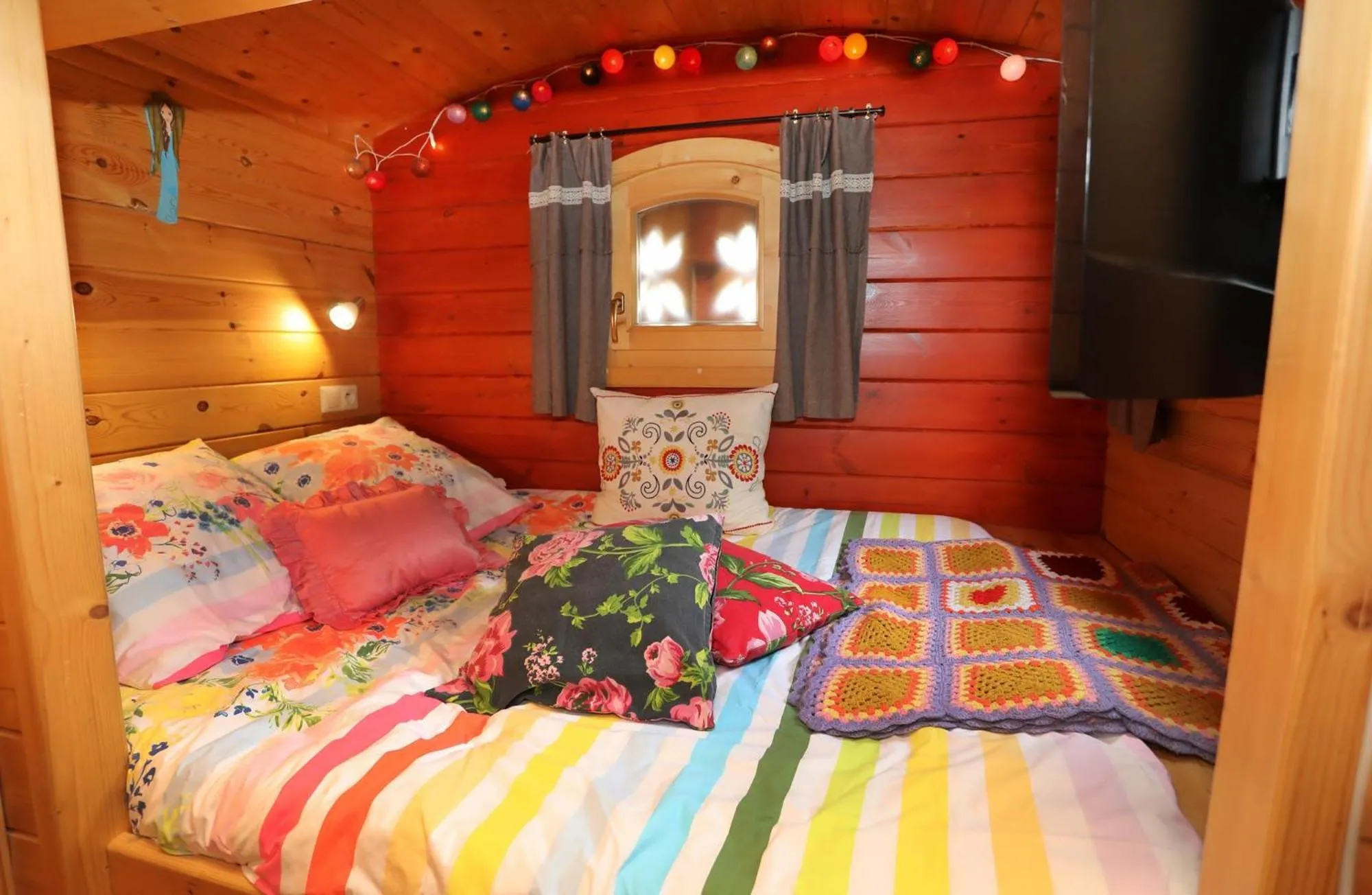 Bedroom, Bed in Maison d'Hôtes et Roulotte" Le 6 Bis"