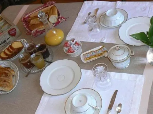 Breakfast in Maison d'Hôtes et Roulotte" Le 6 Bis"