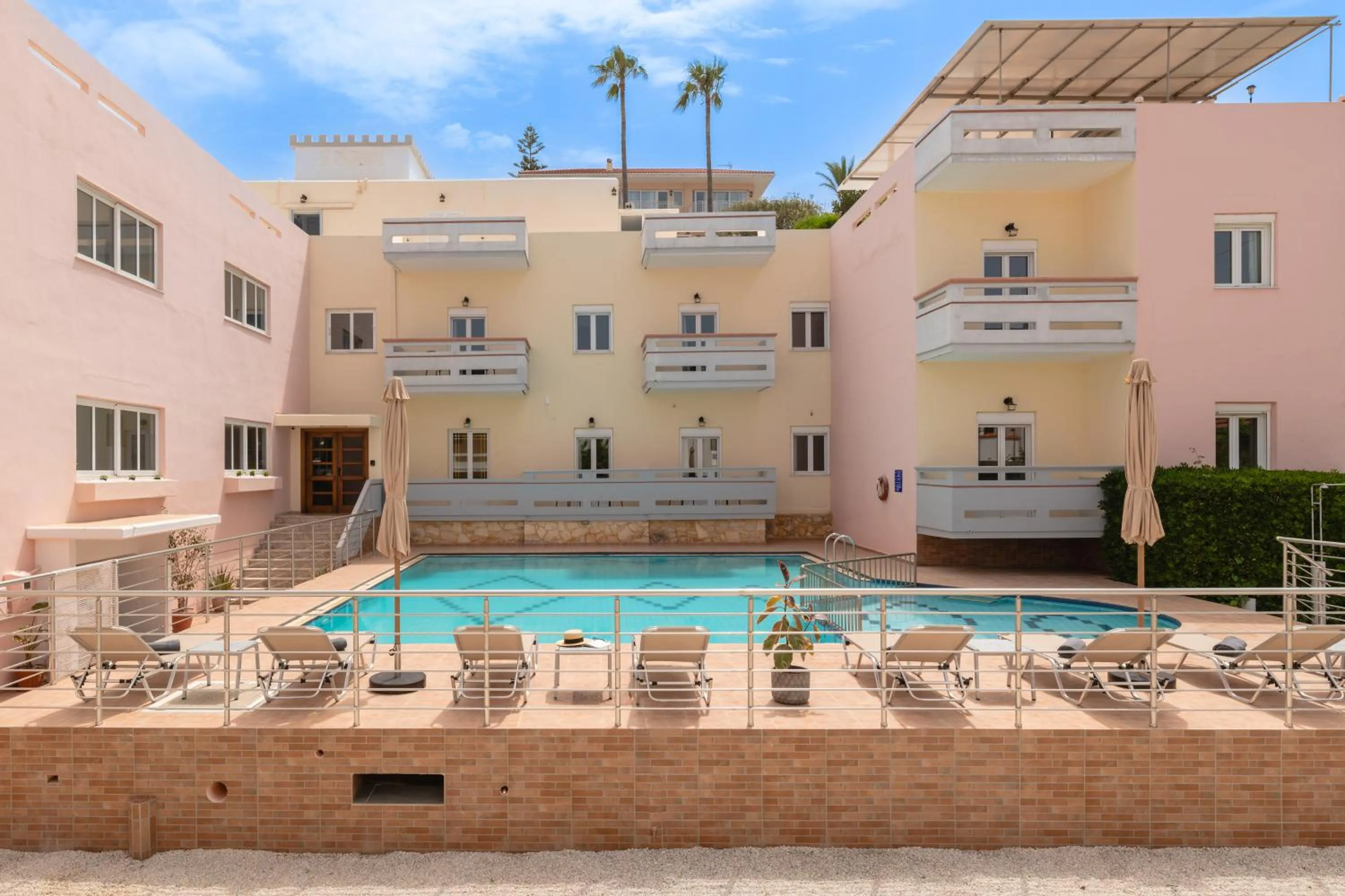 Thelèsi Apartments, 100m from the beach