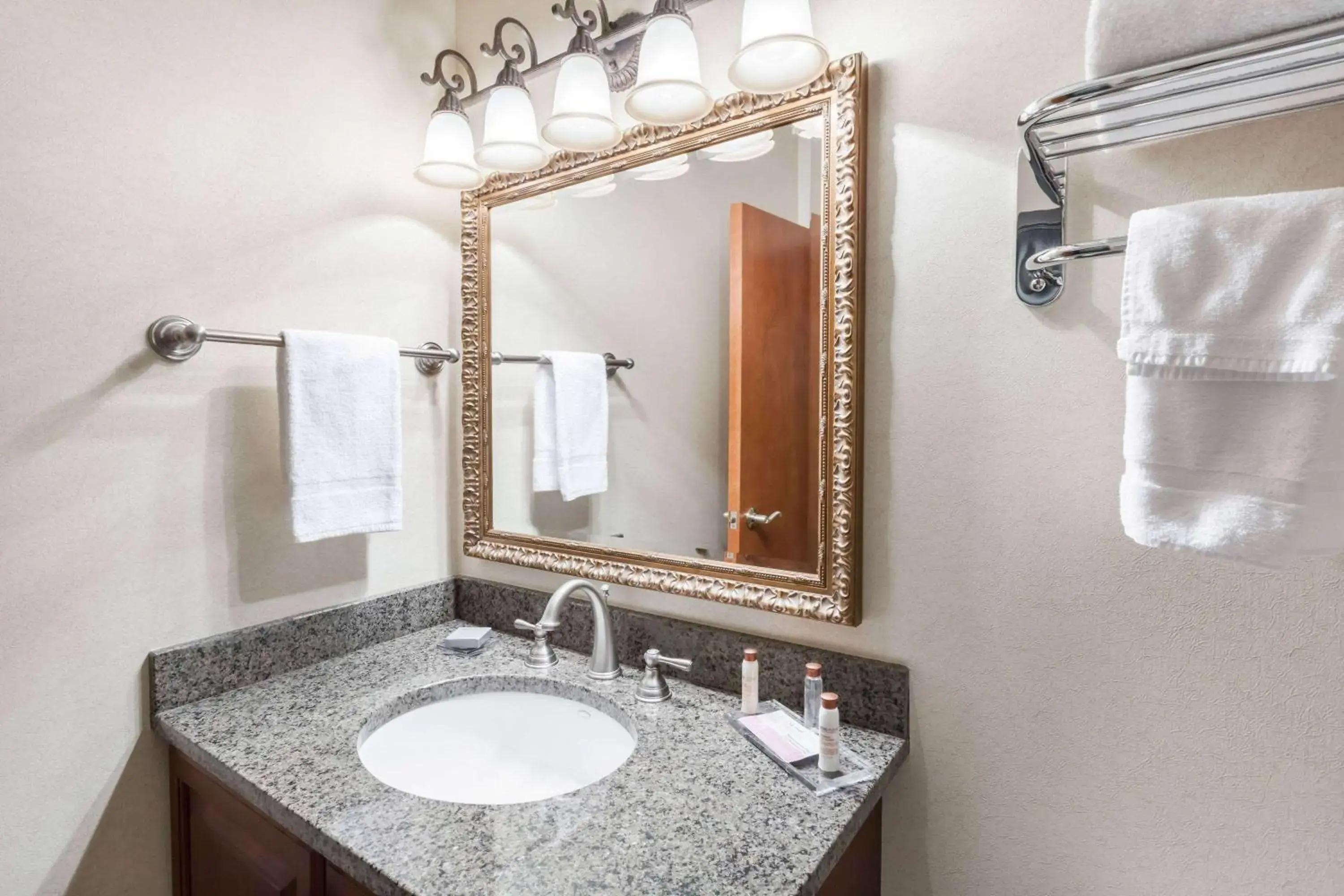 Bathroom in Wingate by Wyndham Sylvania-Toledo Bathroom in Wingate by Wyndham Sylvania-Toledo