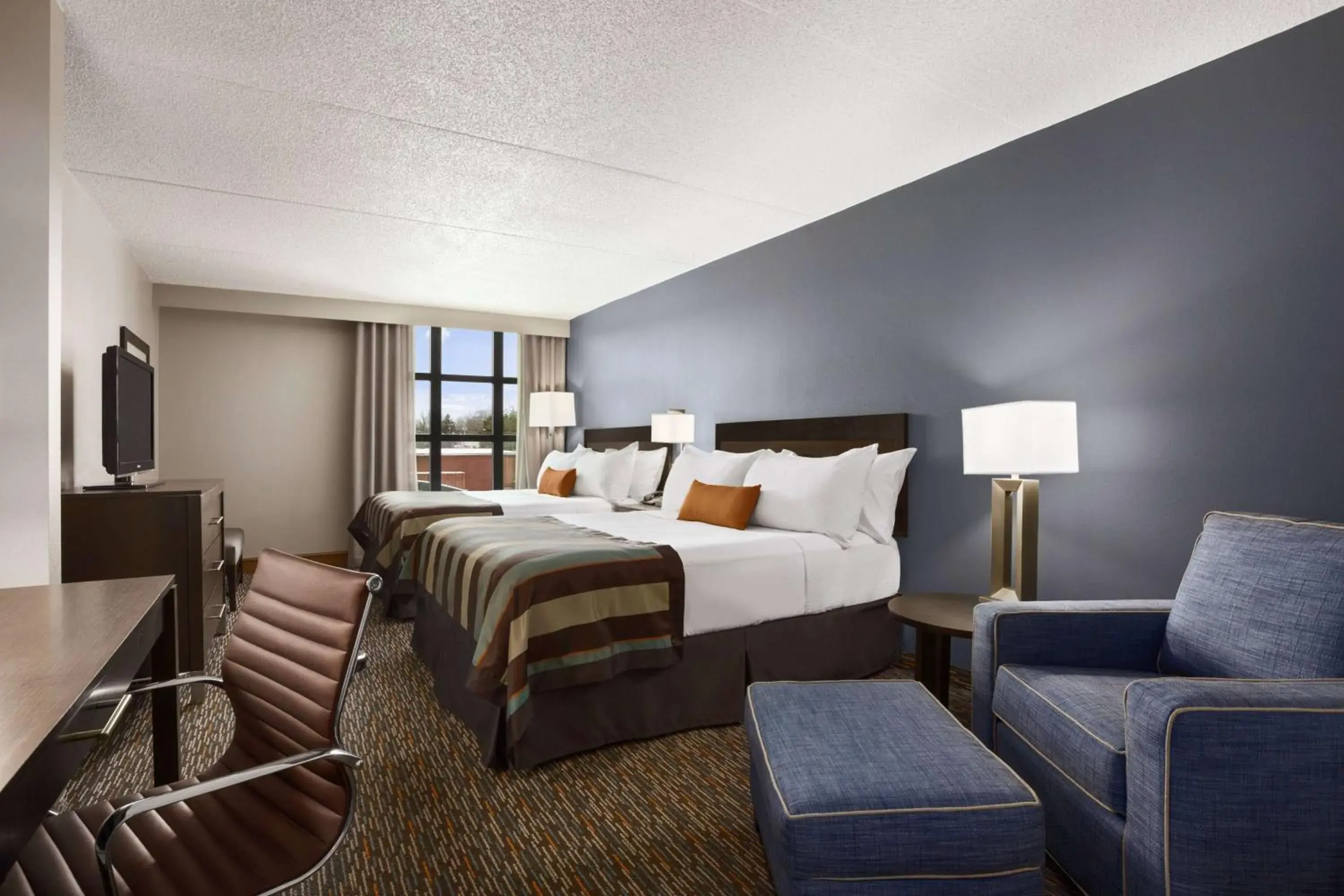 Queen Room with Two Queen Beds - Non-Smoking in Wingate by Wyndham Sylvania-Toledo Queen Room with Two Queen Beds - Non-Smoking in Wingate by Wyndham Sylvania-Toledo