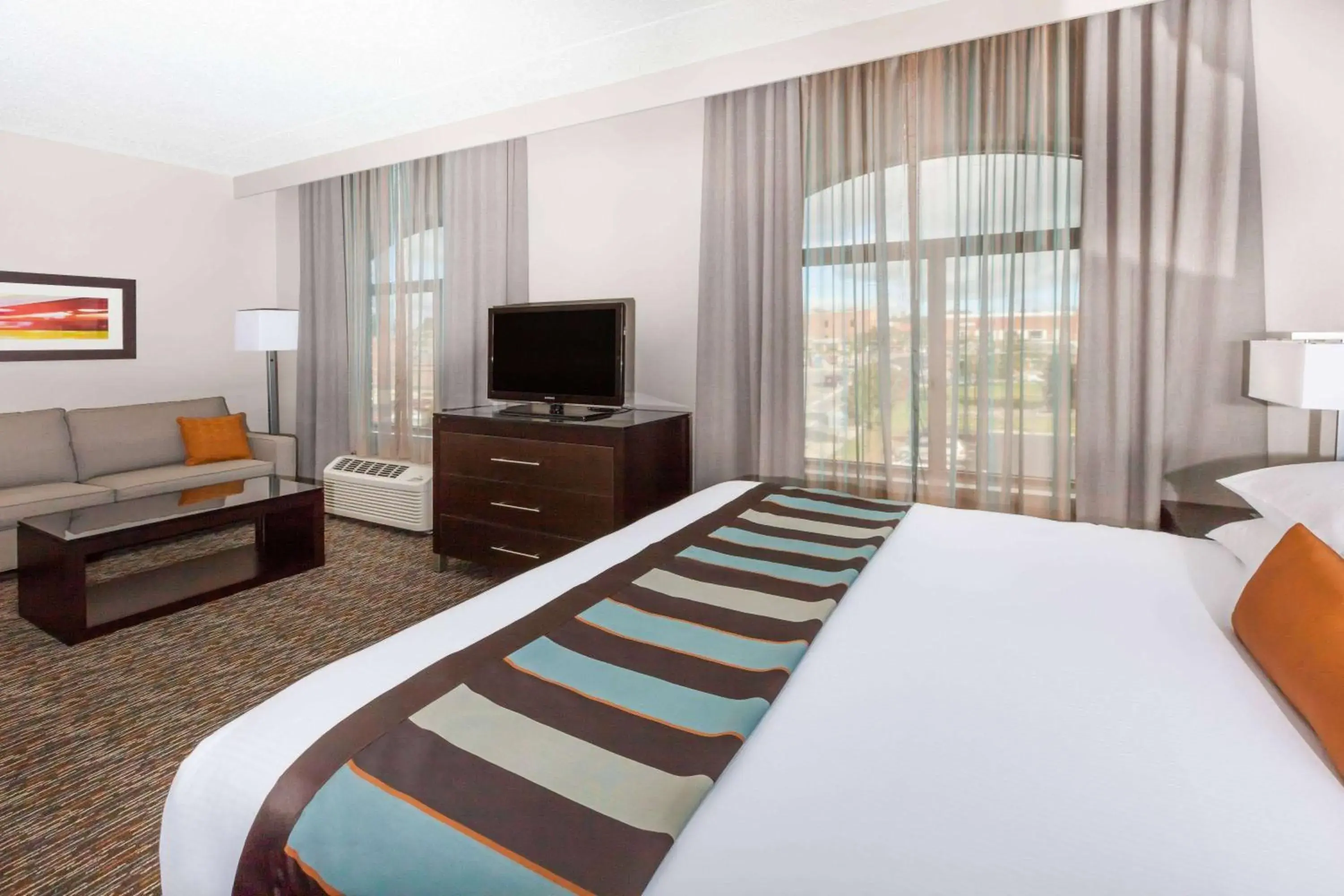 Photo of the whole room, Bed in Wingate by Wyndham Sylvania-Toledo Photo of the whole room, Bed in Wingate by Wyndham Sylvania-Toledo