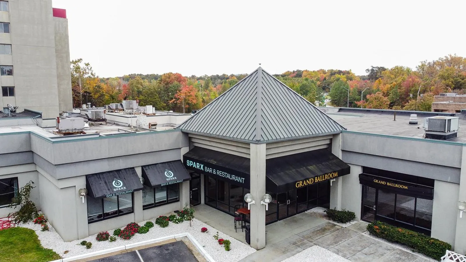 Property building in Clarion Hotel BWI Airport Arundel Mills