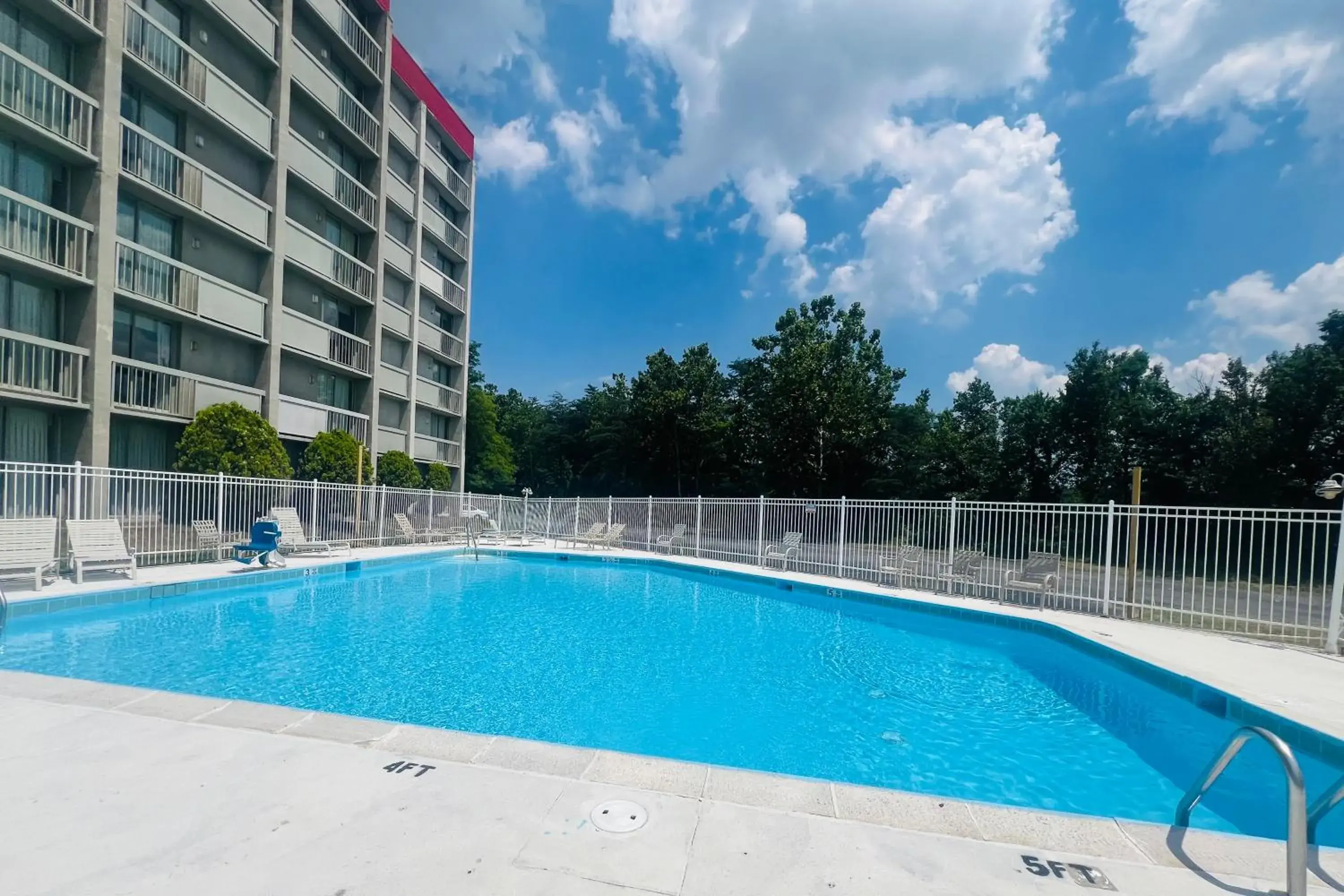 Pool view in Clarion Hotel BWI Airport Arundel Mills Pool view in Clarion Hotel BWI Airport Arundel Mills
