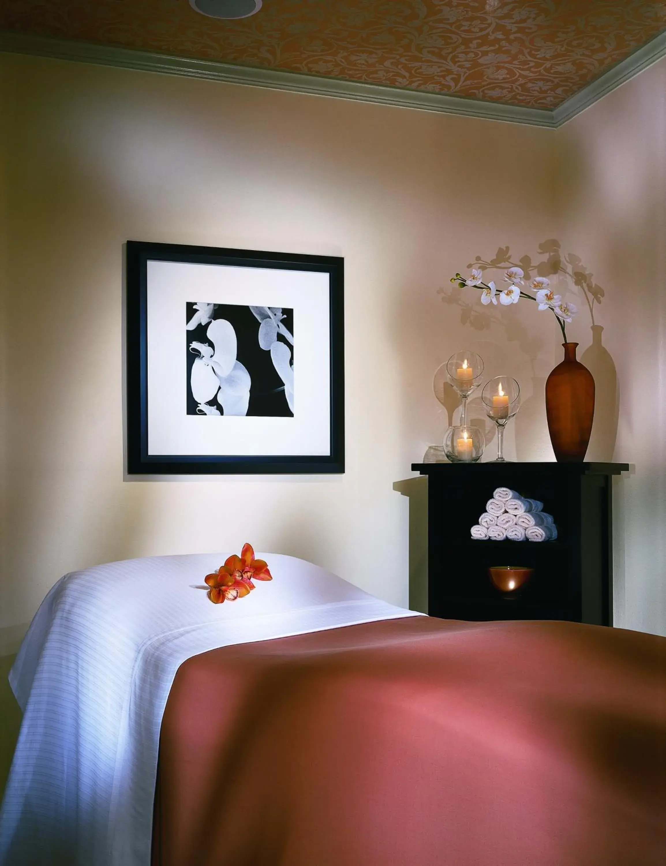 Massage, Bed in Rosewood Mansion on Turtle Creek Massage, Bed in Rosewood Mansion on Turtle Creek