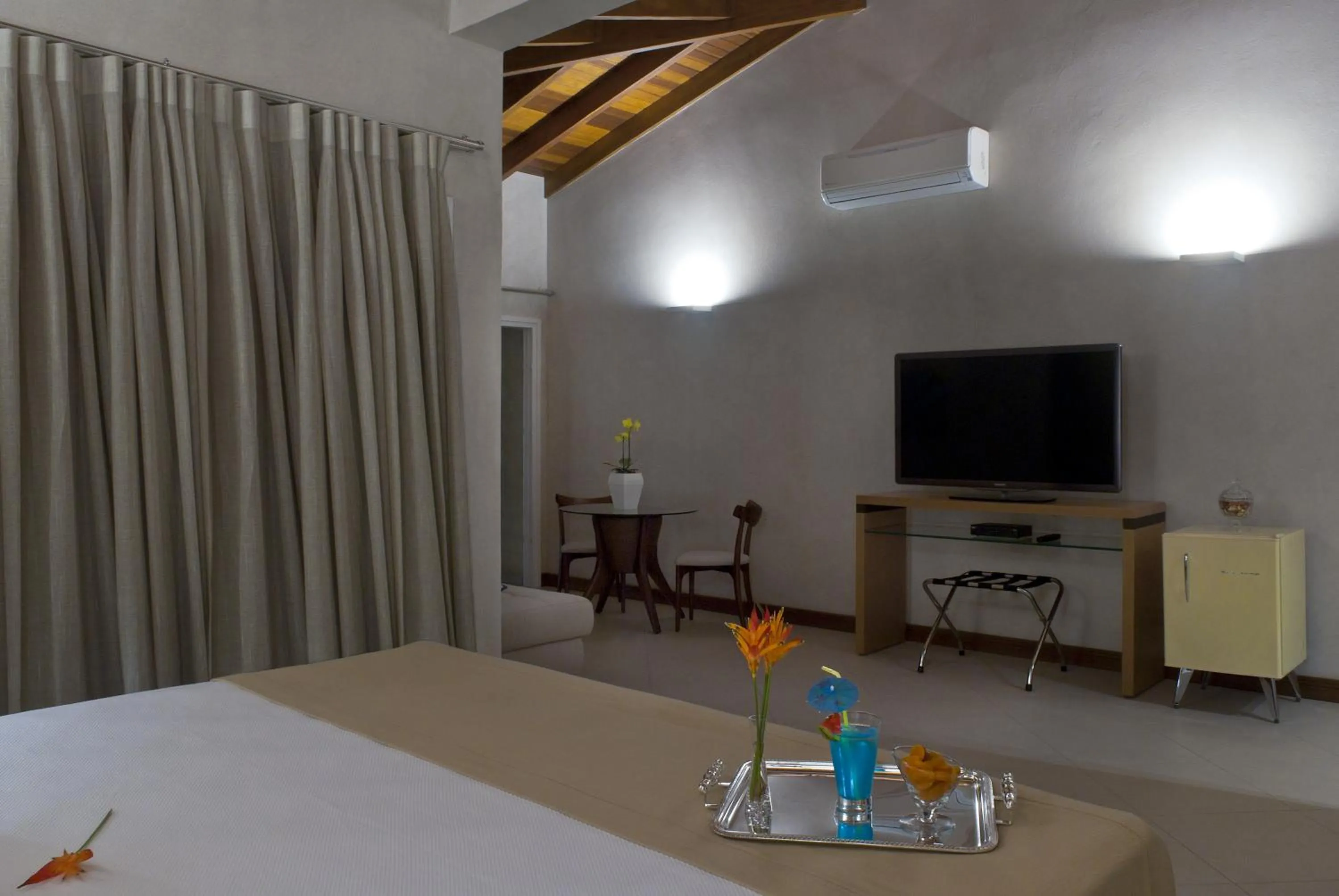 Photo of the whole room, Bed in Abayomi Hotel