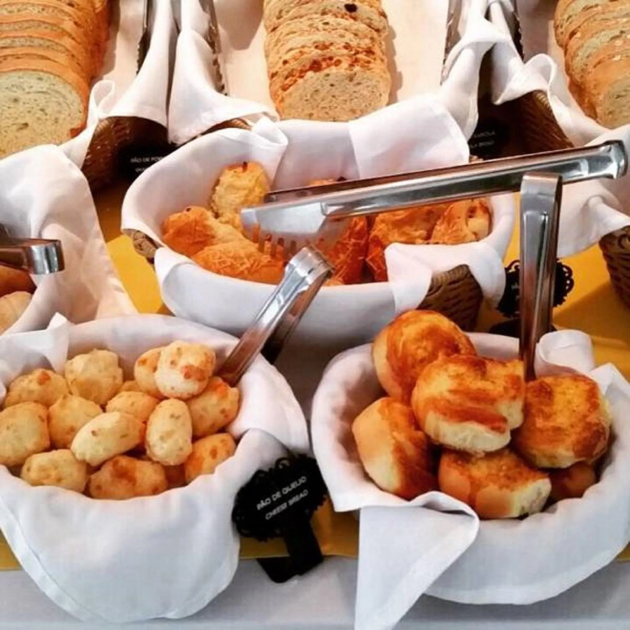 Buffet breakfast in Abayomi Hotel