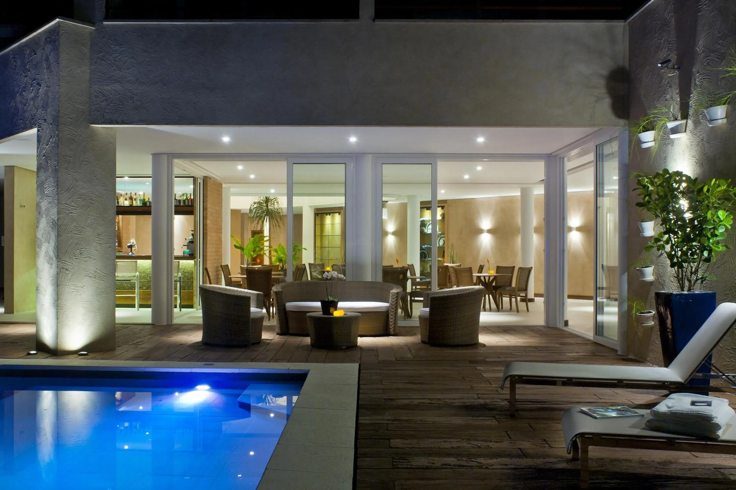 Swimming pool in Abayomi Hotel