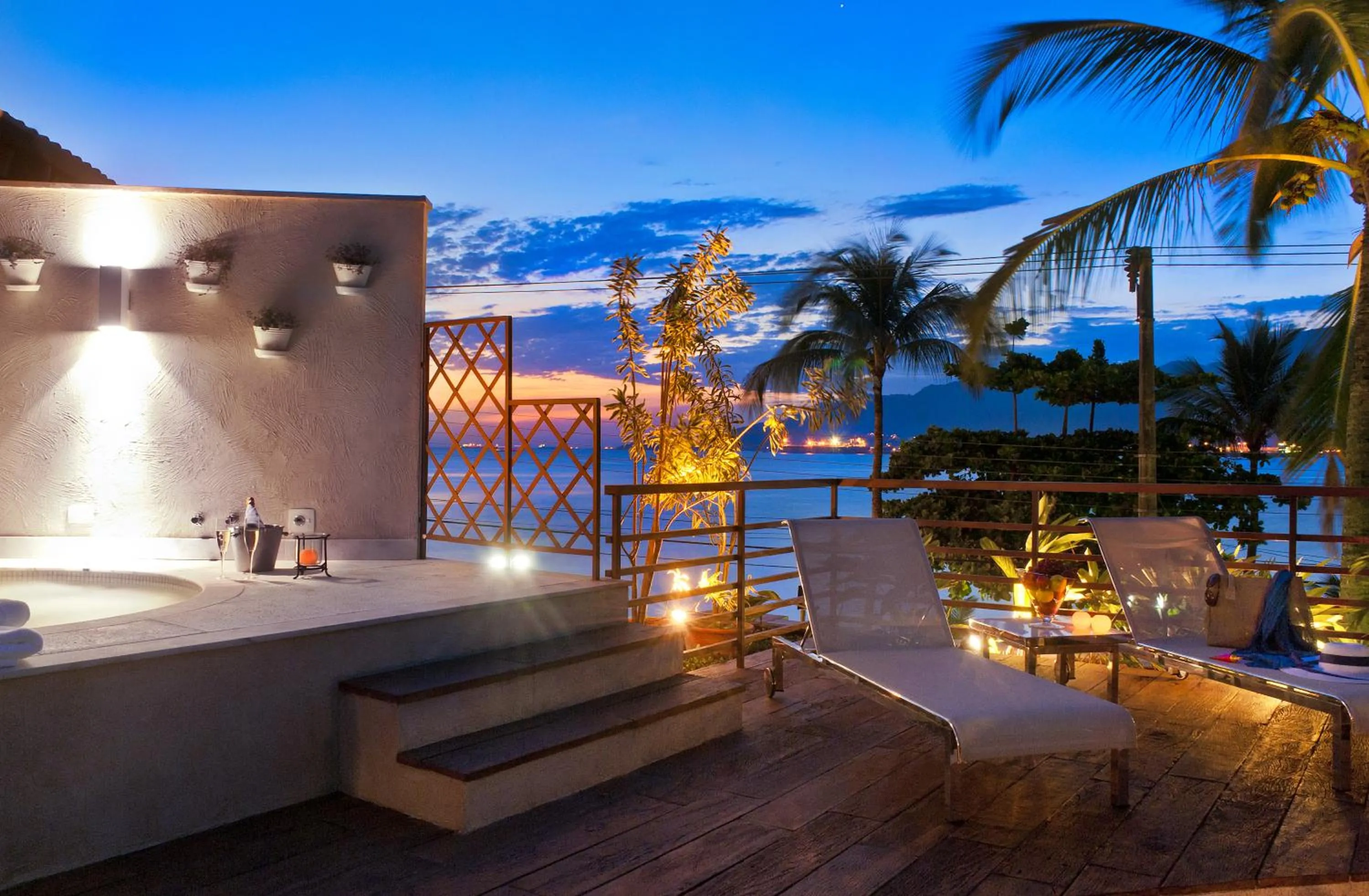 Swimming pool in Abayomi Hotel