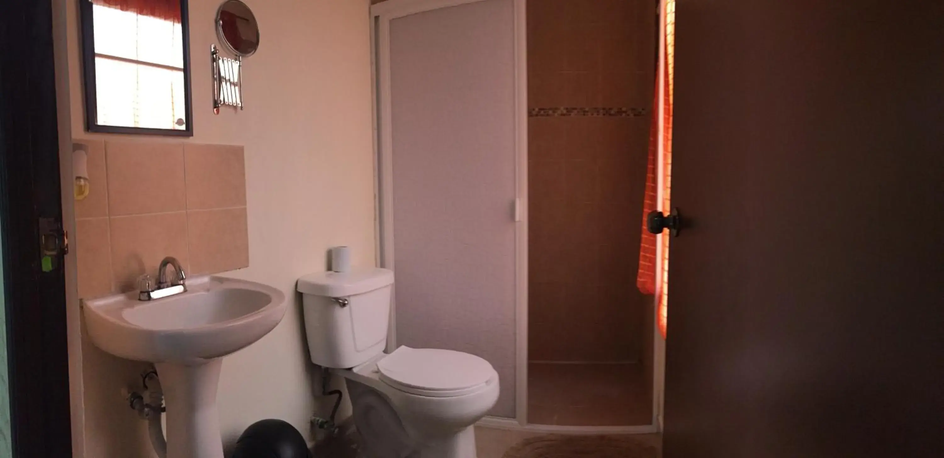 Deluxe Room (2 Adults + 1 Child) - single occupancy in Hotel Alameda Maravatio Deluxe Room (2 Adults + 1 Child) - single occupancy in Hotel Alameda Maravatio