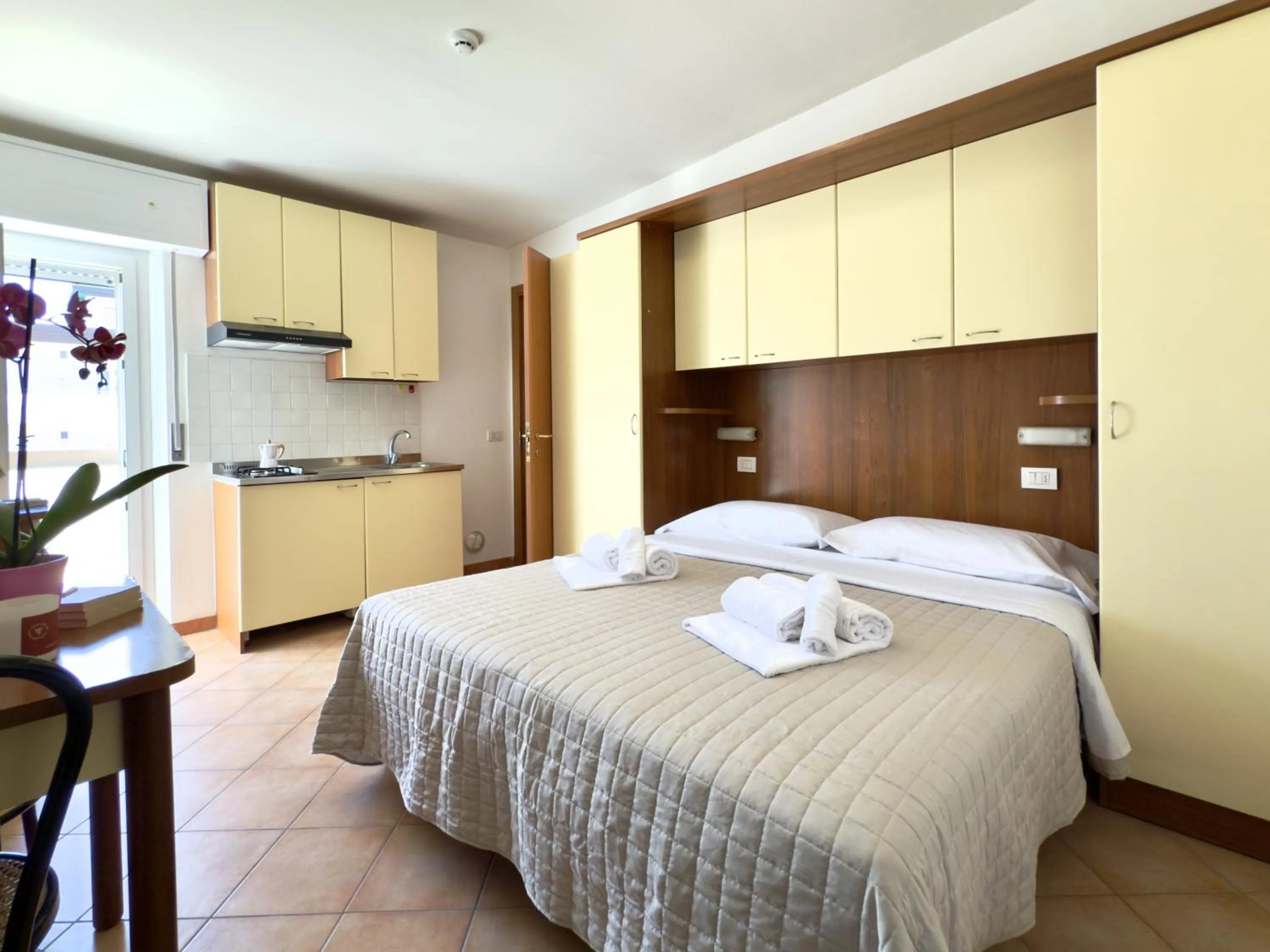 Kitchen or kitchenette, Bed in Residence Algarve