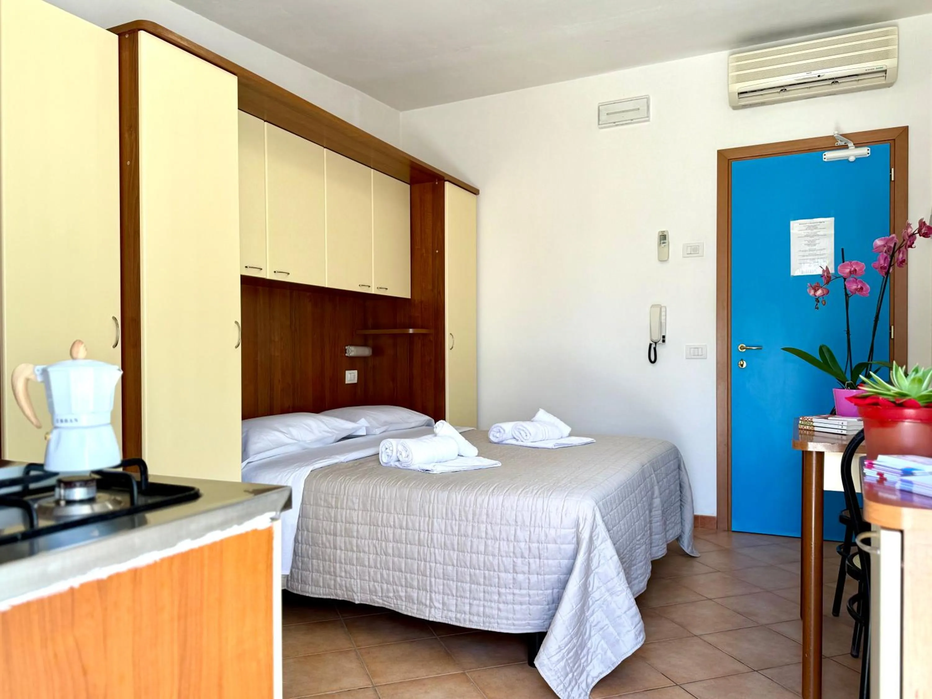 Kitchen or kitchenette, Bed in Residence Algarve