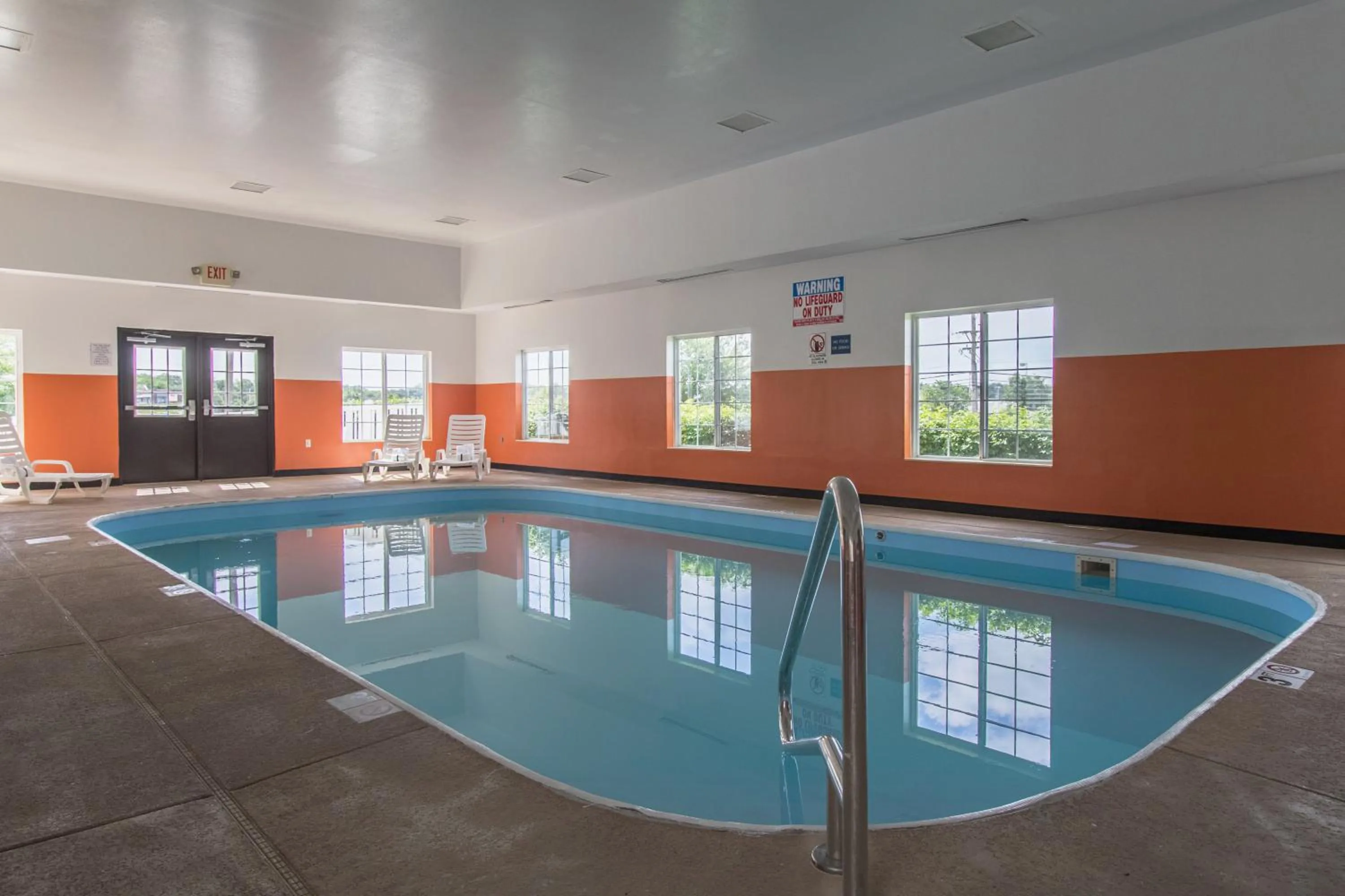 Swimming pool in Motel 6-Streetsboro, OH