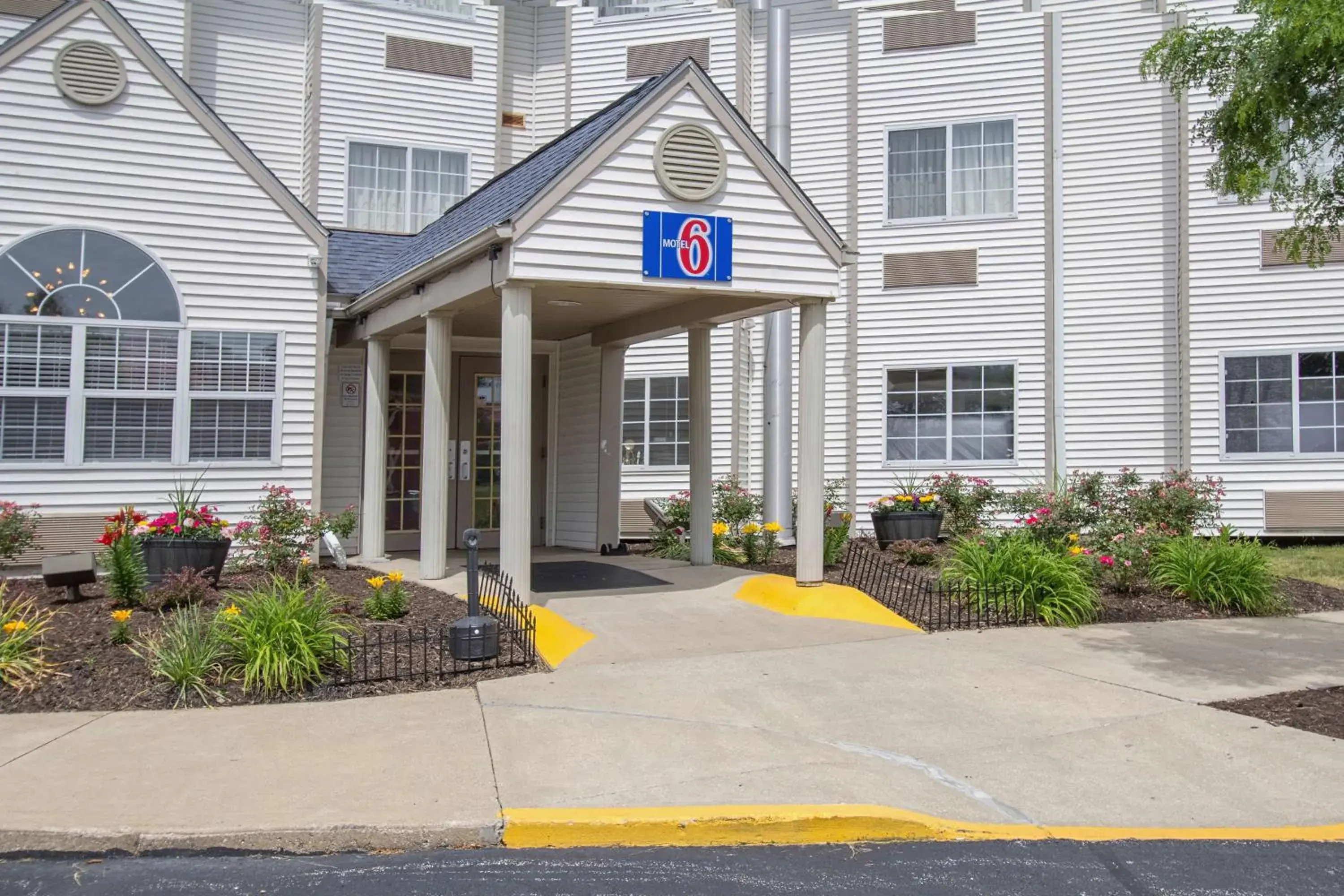 Property building in Motel 6-Streetsboro, OH Property building in Motel 6-Streetsboro, OH