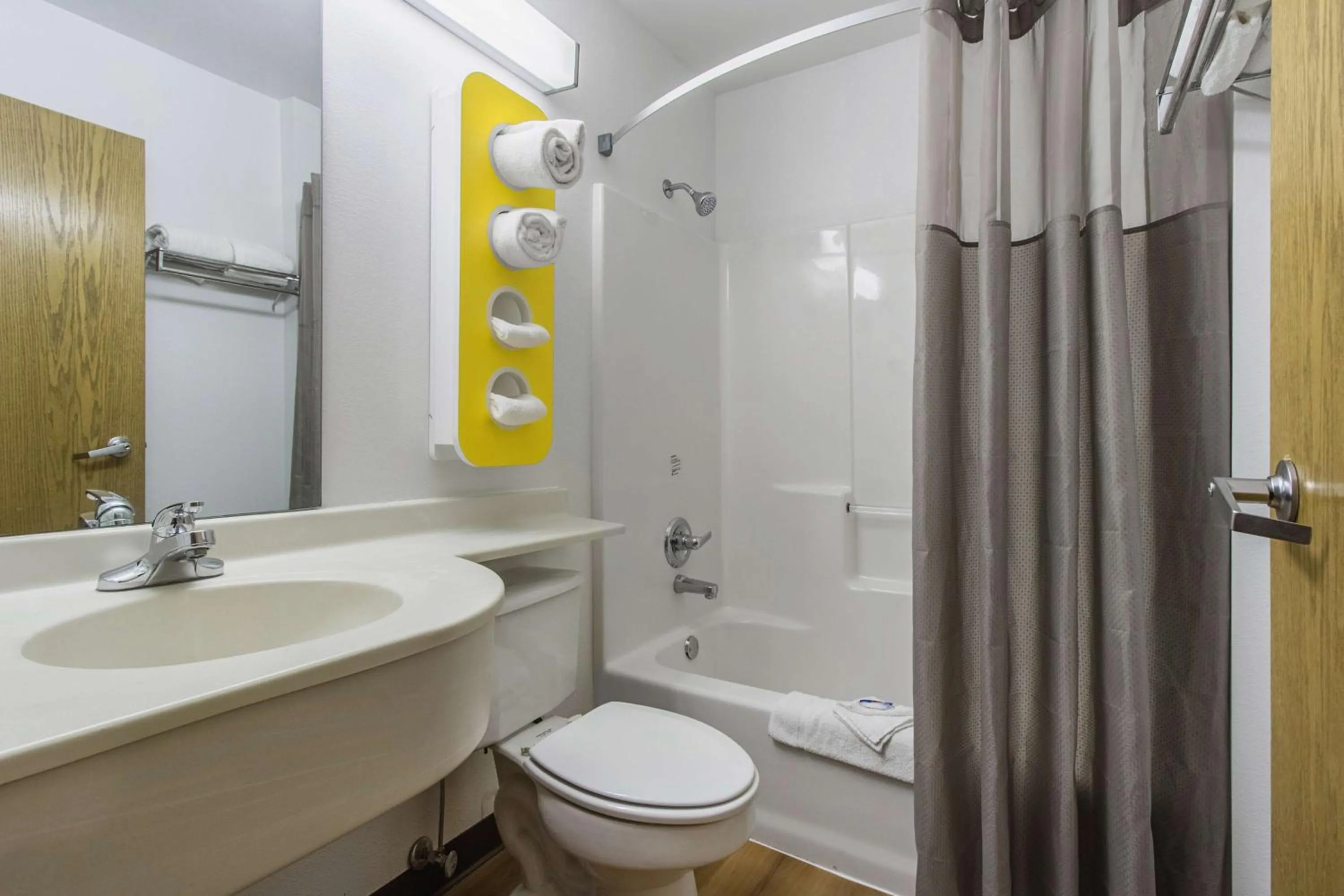 Photo of the whole room in Motel 6-Streetsboro, OH