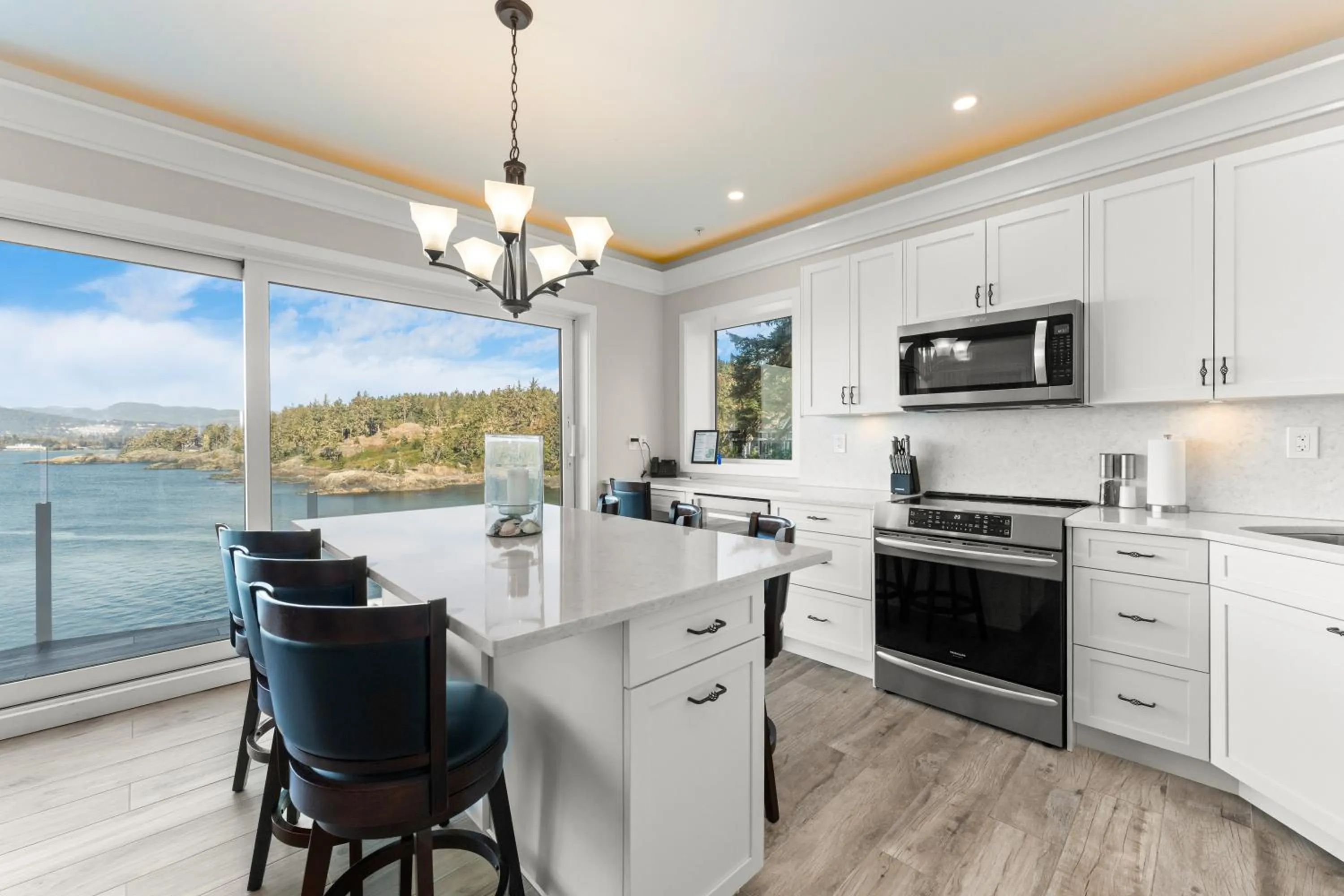 Kitchen or kitchenette in SookePoint Ocean Cottage Resort