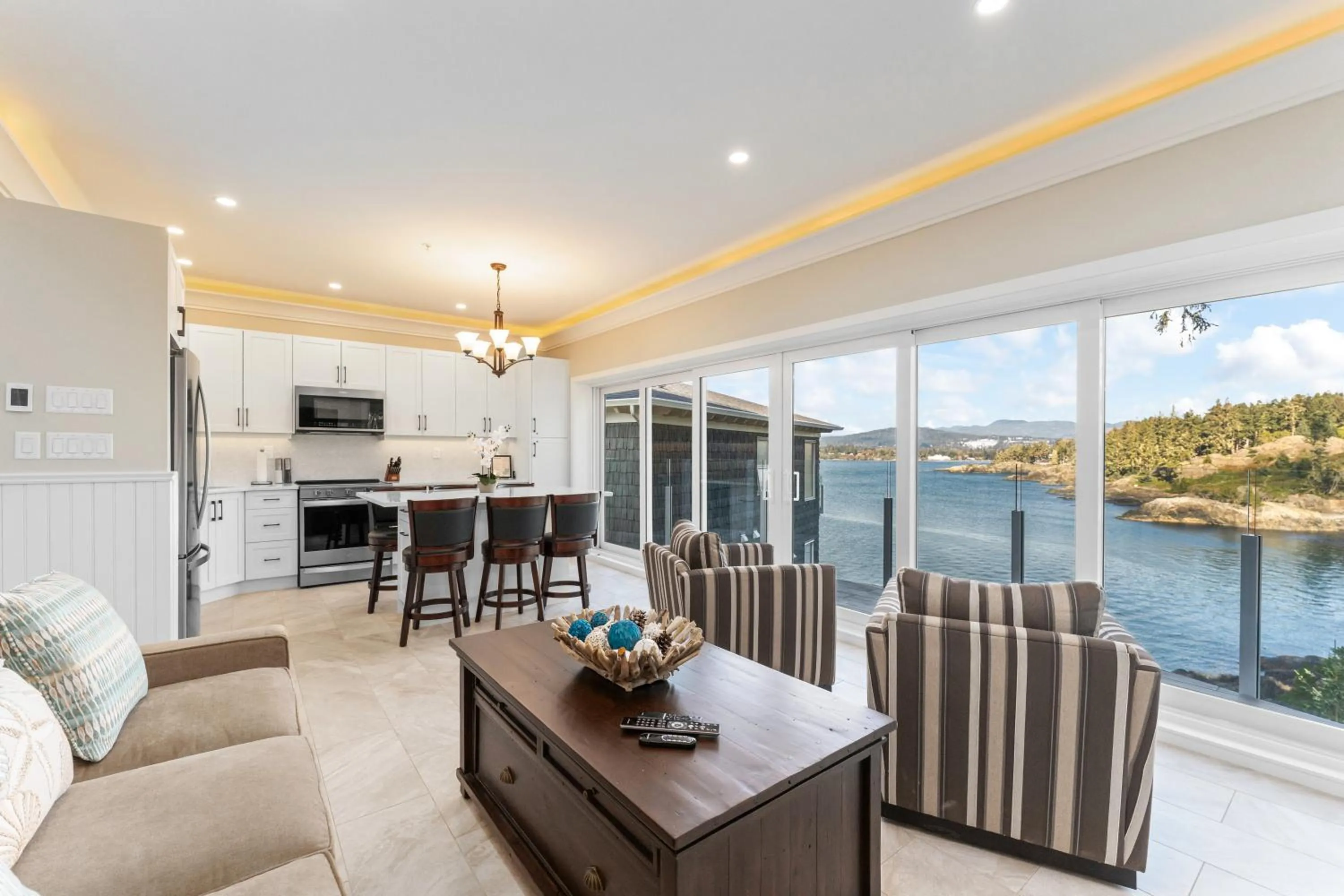 Living room in SookePoint Ocean Cottage Resort